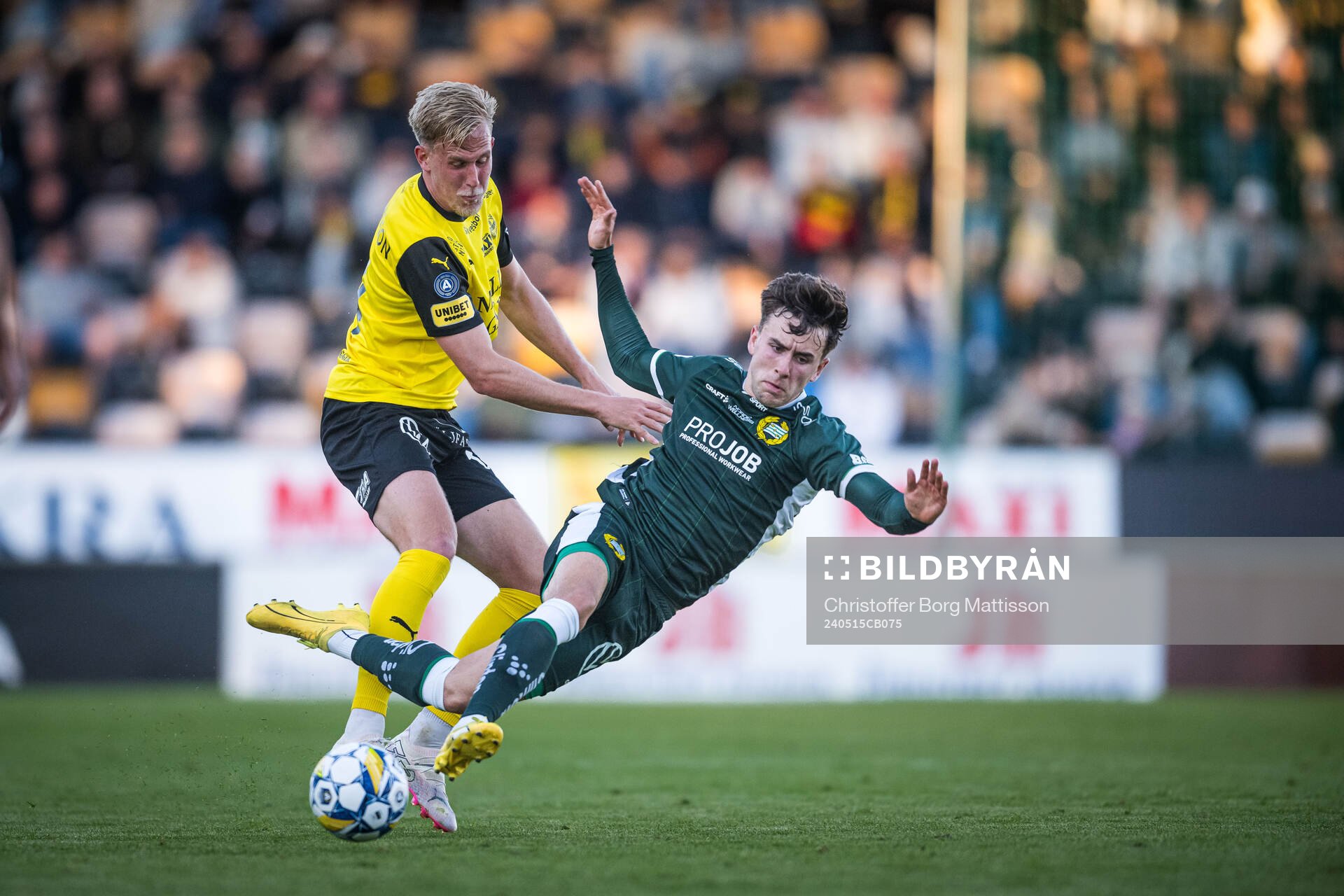Mjällbys Herman Johansson och Hammarbys Marc Llinares