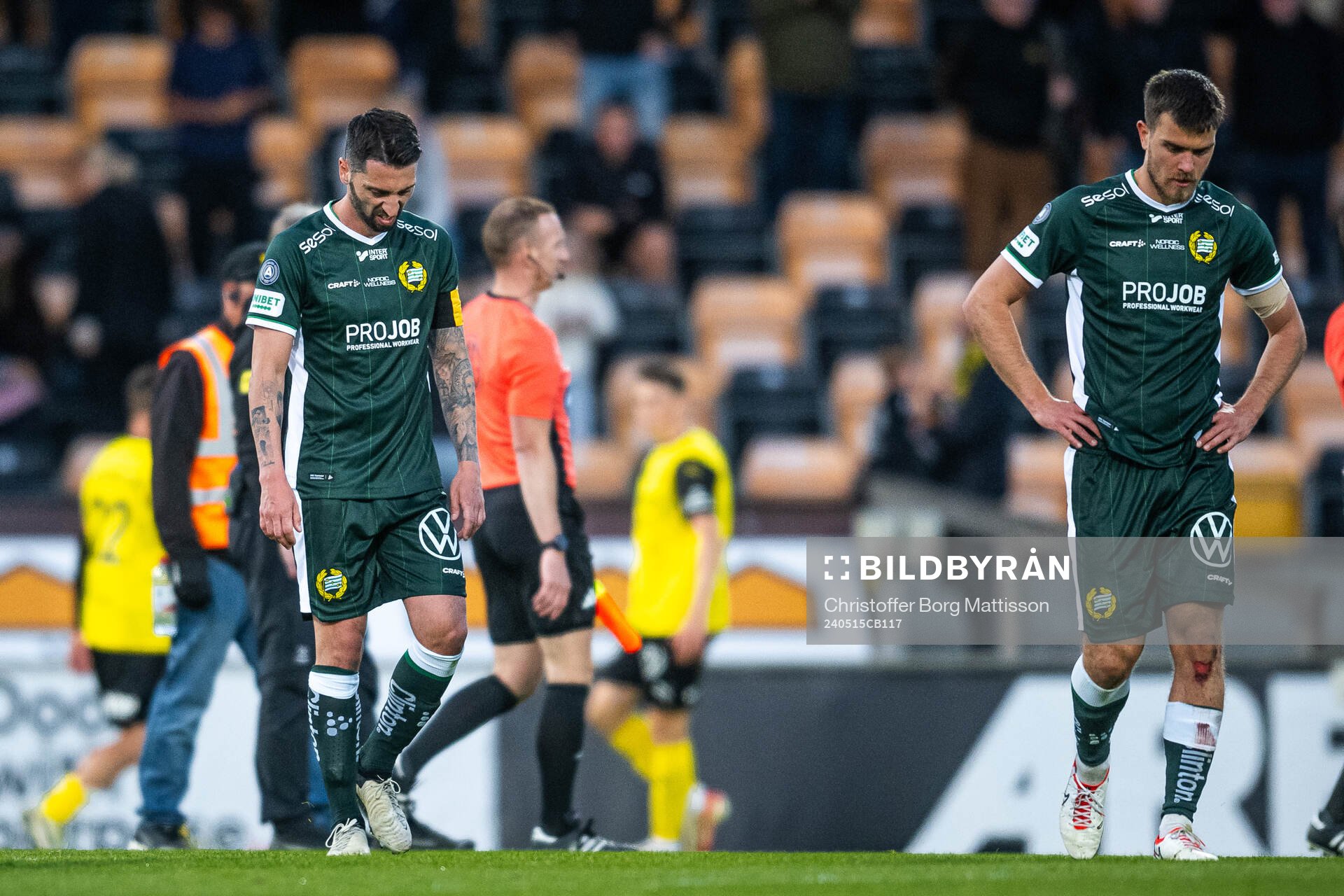 Hammarbys Nahir Besara och Pavle Vagic deppar