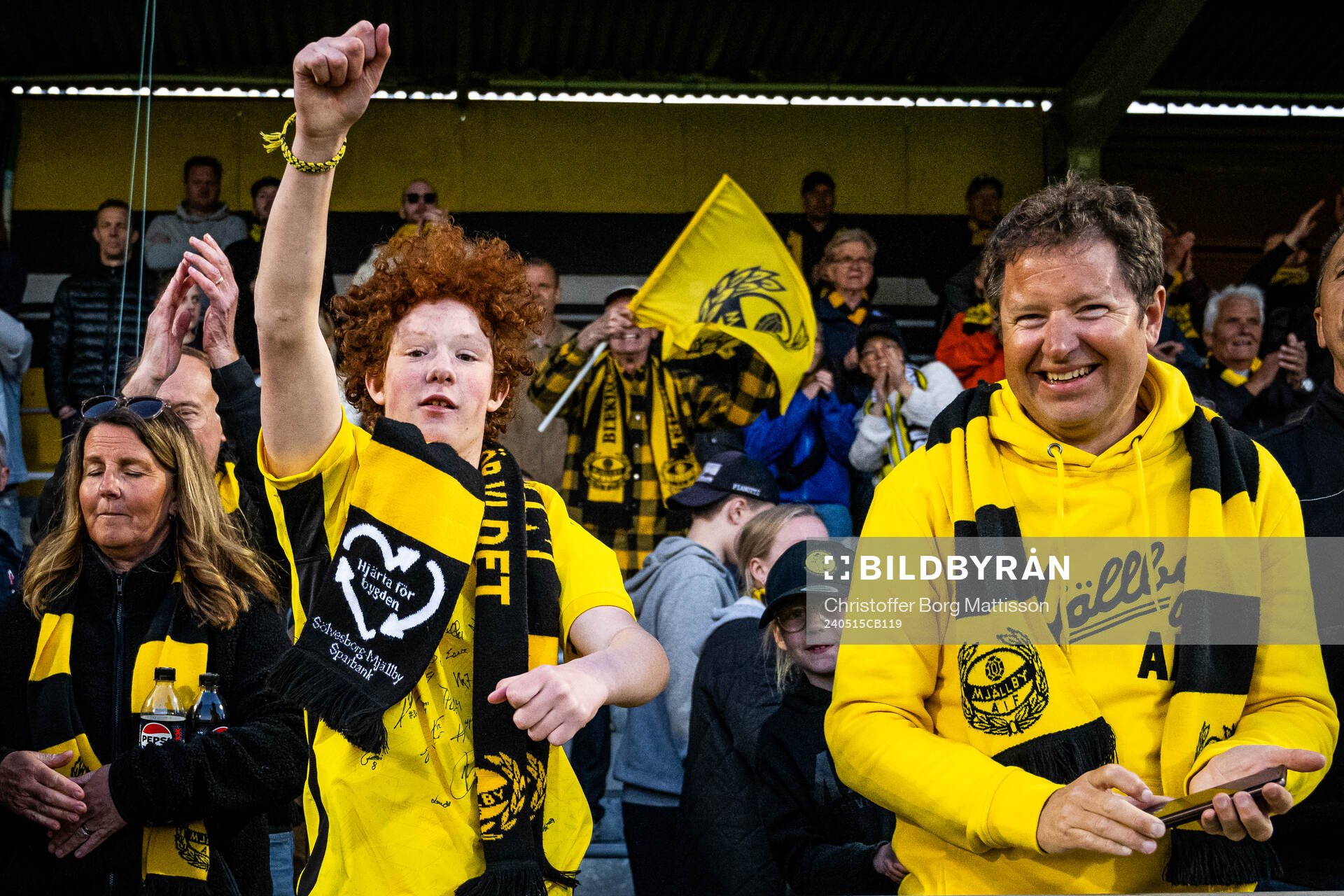 Mjällbys supportrar jublar