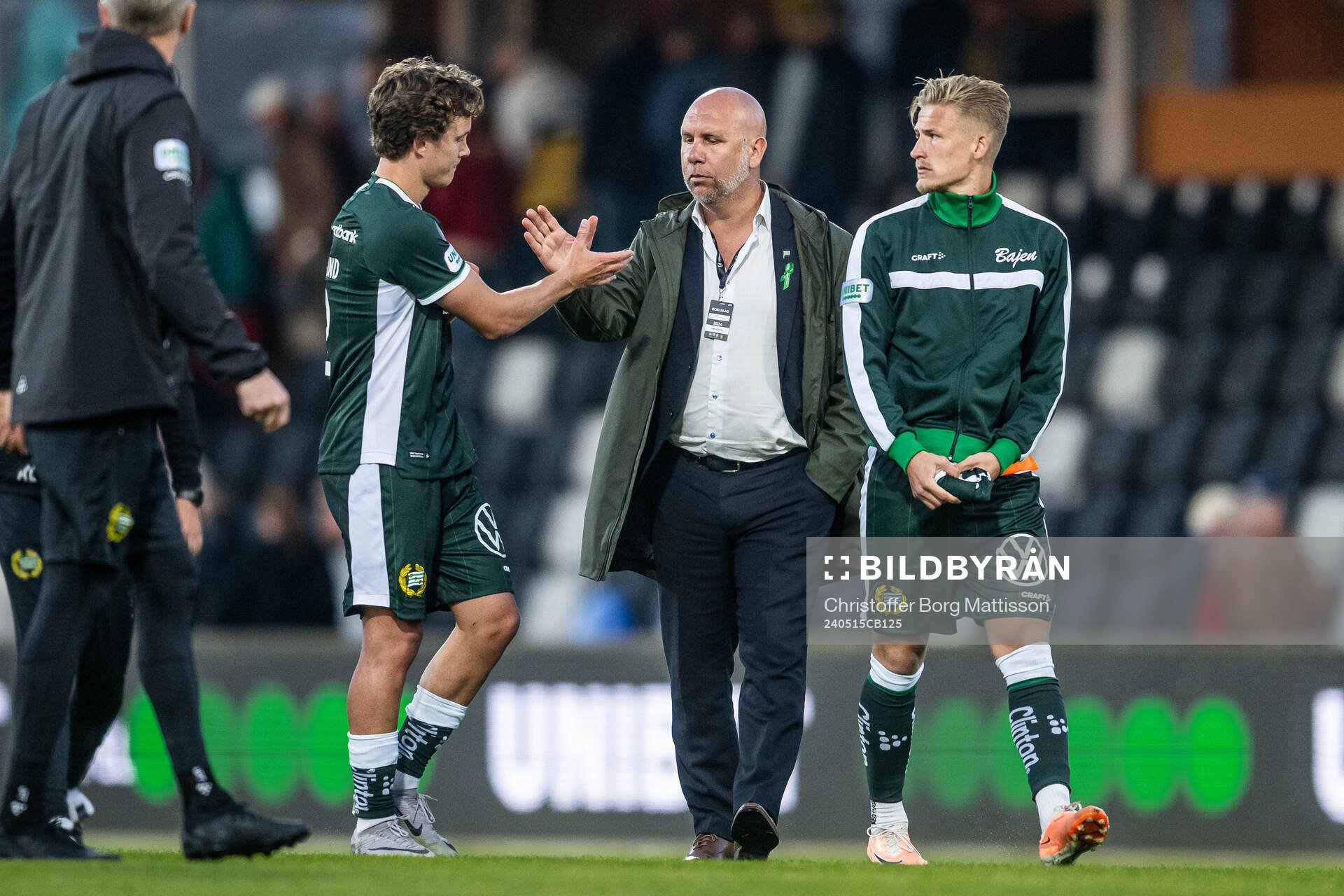 Hammarbys sportchef Mikael Hjelmberg, Hampus Skoglund och