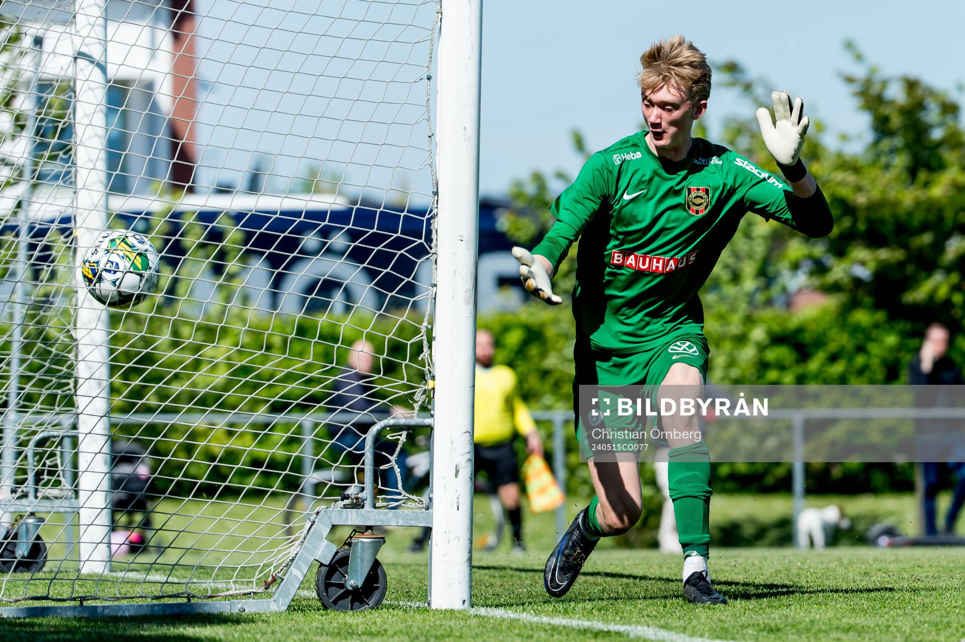 Brommapojkarnas Carl Eric Philip Isaksson släpper in 1-2
