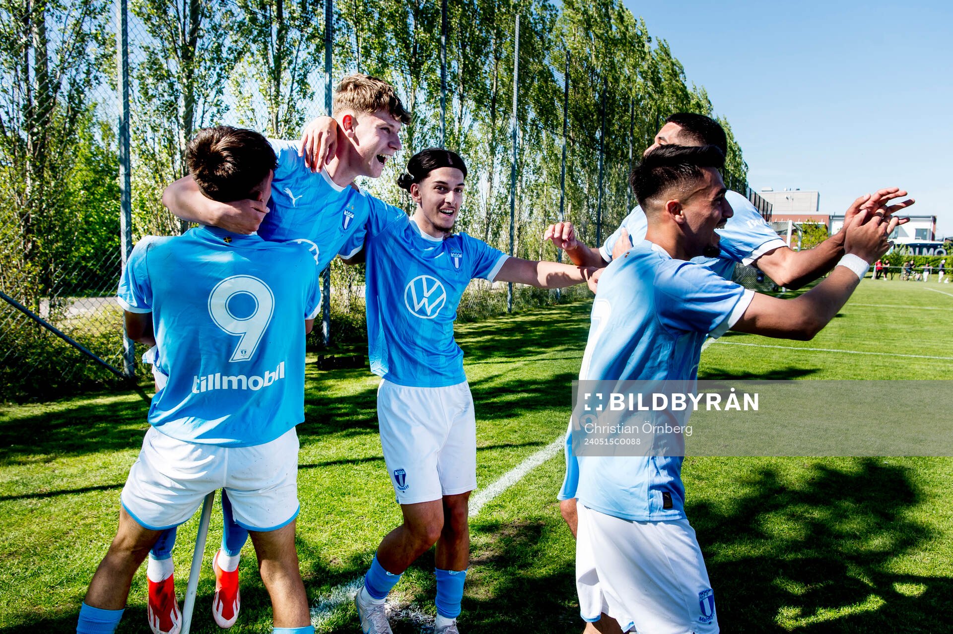 Malmö FFs Viggo Jeppsson jublar med lagkamraterna
