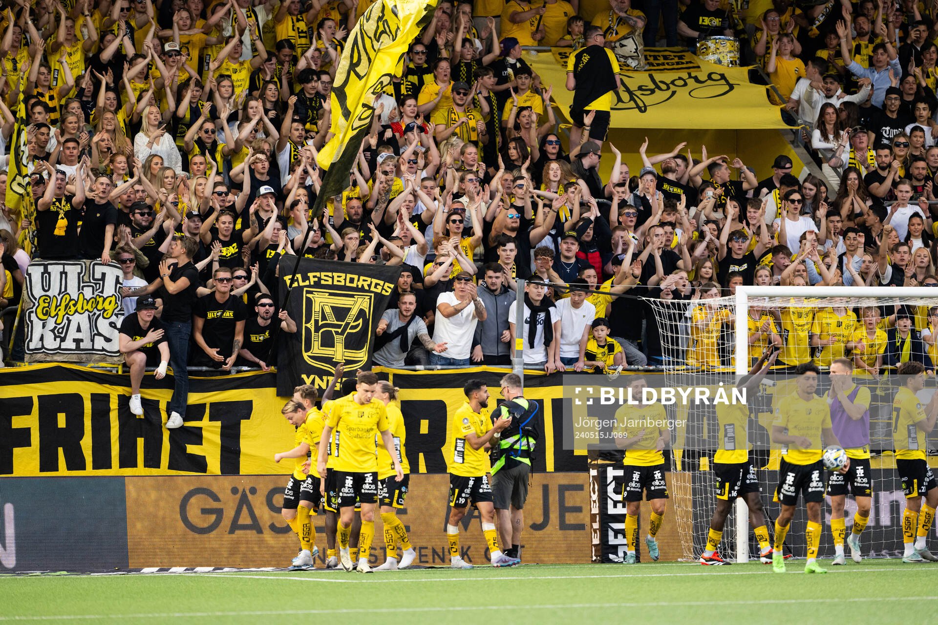 Elfsborgs spelare tackar supportrarna efter fotbollsmatchen i Allsvenskan mellan Elfsborg och AIK den 15 maj 2024 i Borås. 