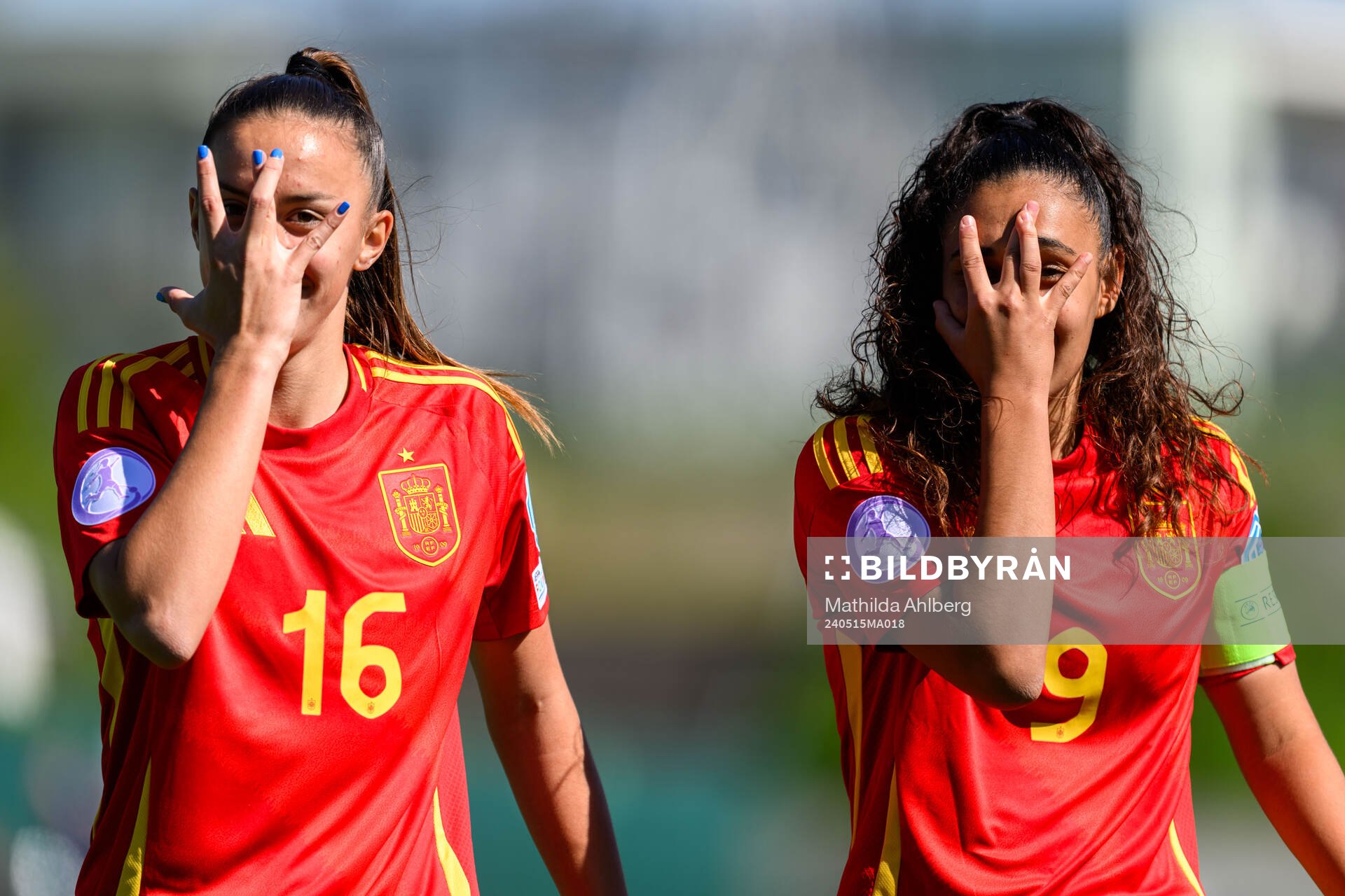 Clara Serrajordi and Celia Segura of Spain celebrate after 1-0 during the UEFA European Women’s Under-17 Championship semifinal match between Spain and France on May 15, 2024 in Lund.