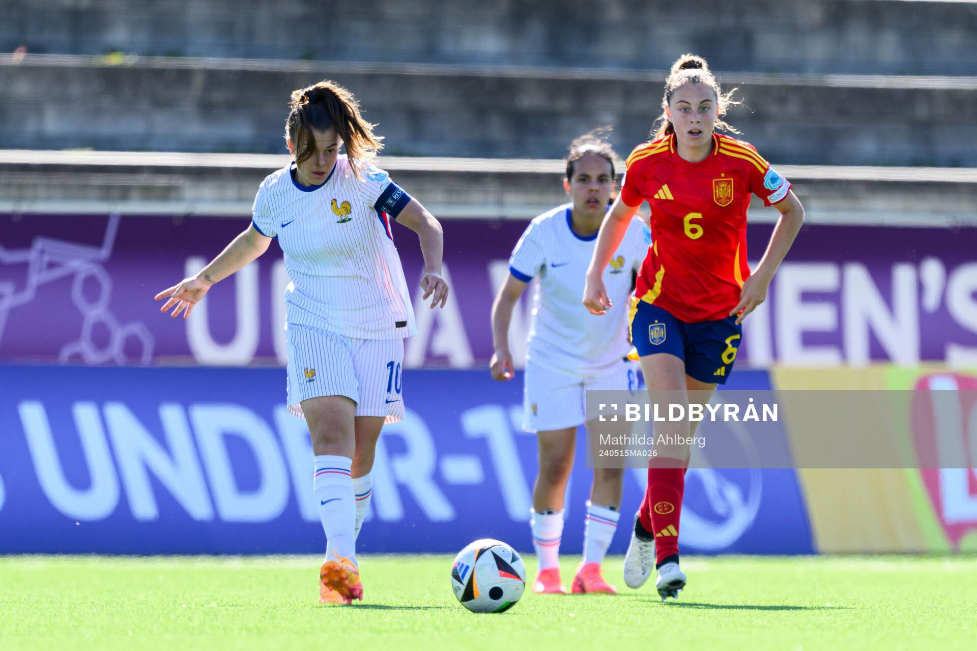 Lina Gay of France and Lorena Cubo of Spain