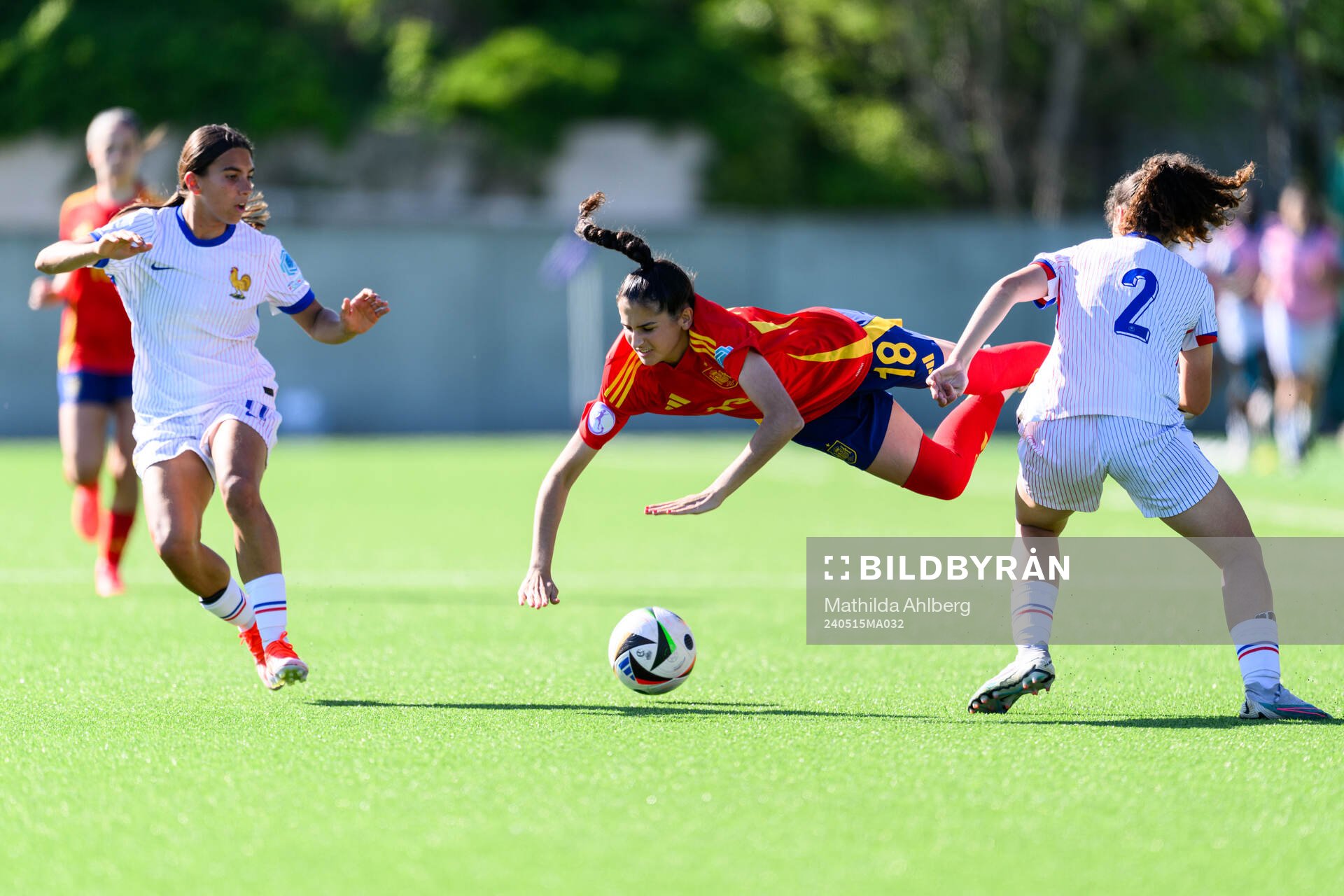 Lucia Rivas of Spain against Justine Rouquet and Maelle