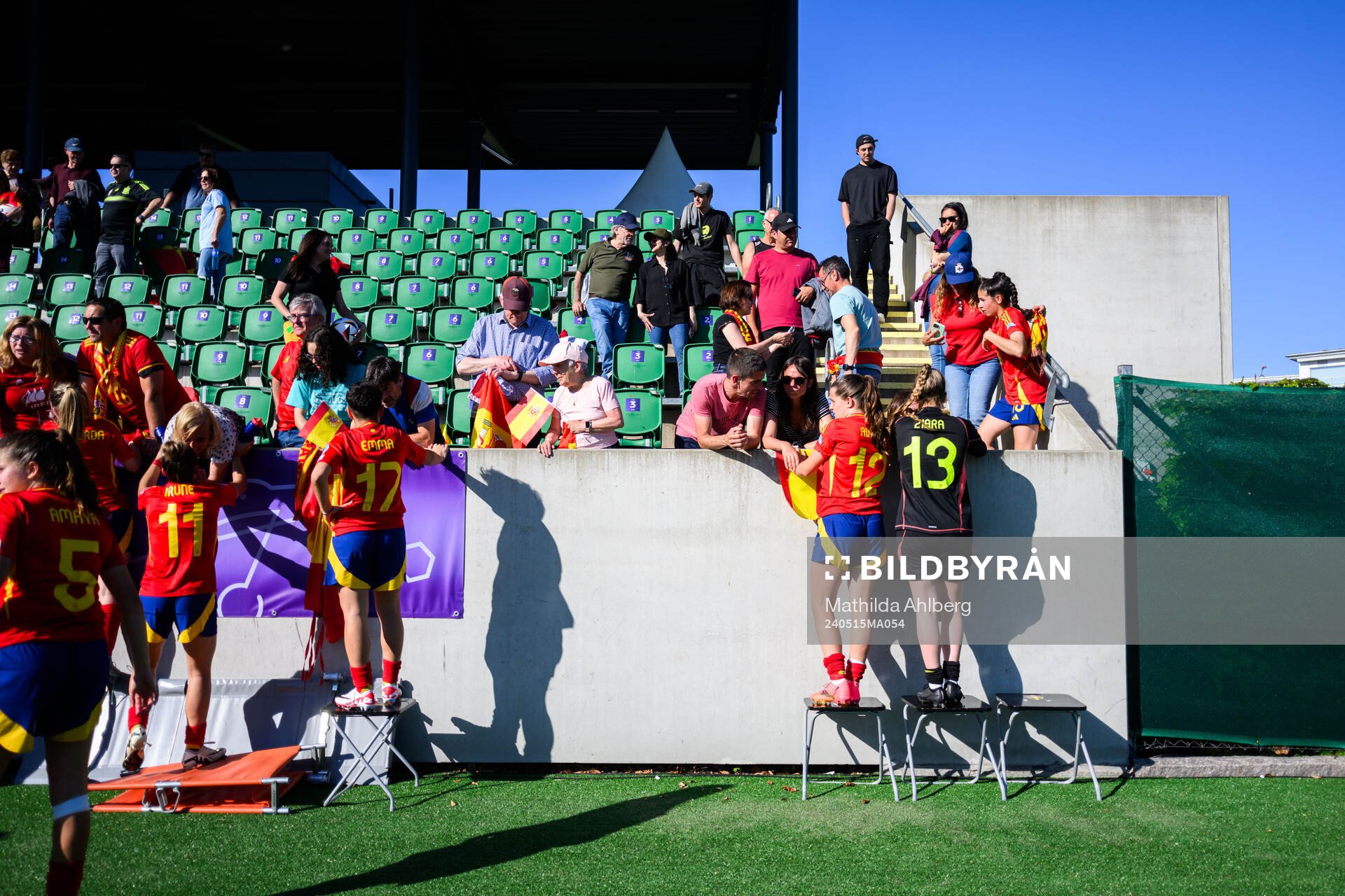 Players of Spain with family