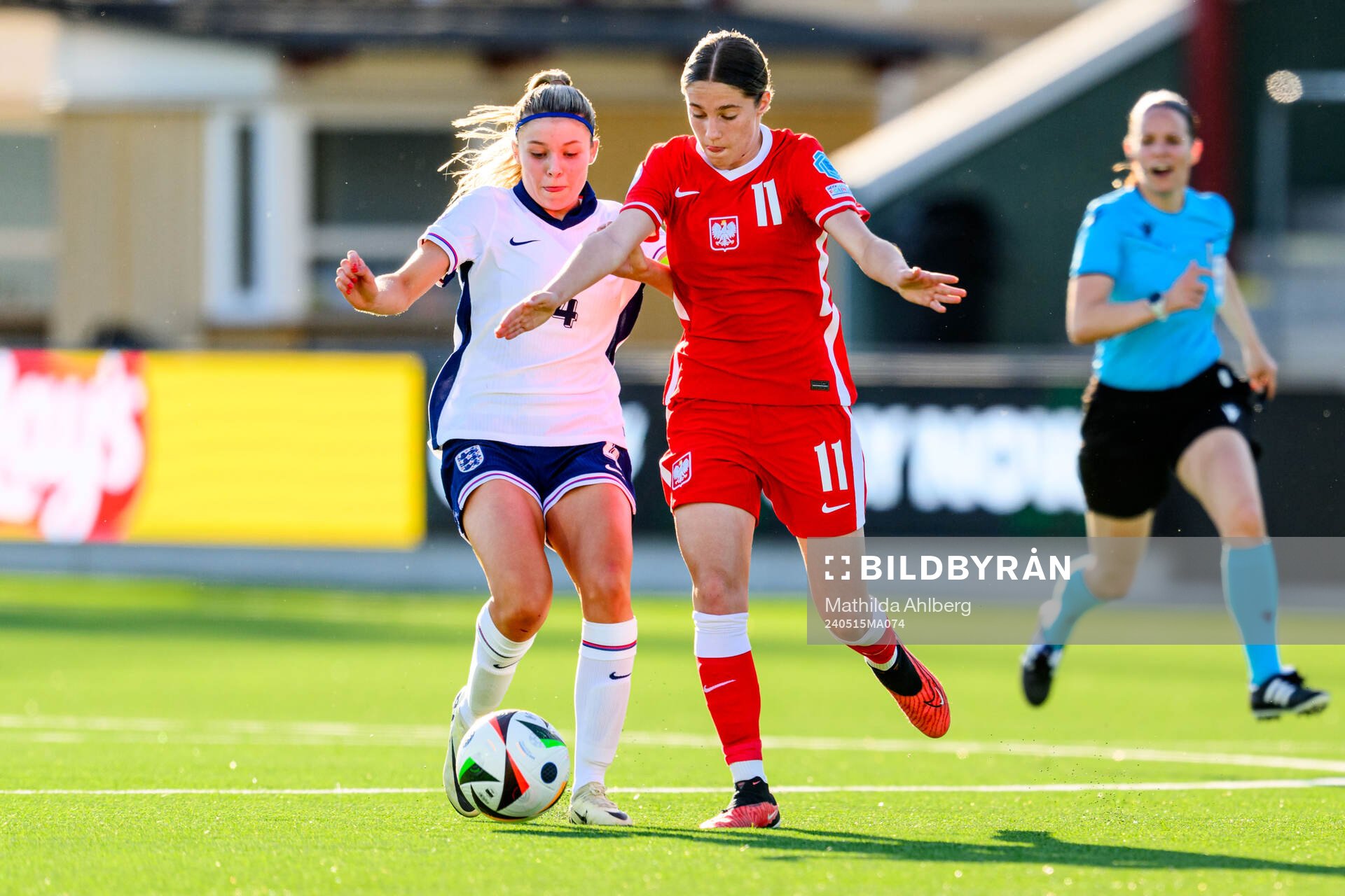 Laila Harbert of England and Julia Ostrowska of Poland during the UEFA European Women’s Under-17 Championship semifinal match between England and Poland on May 15, 2024 in Malmö.