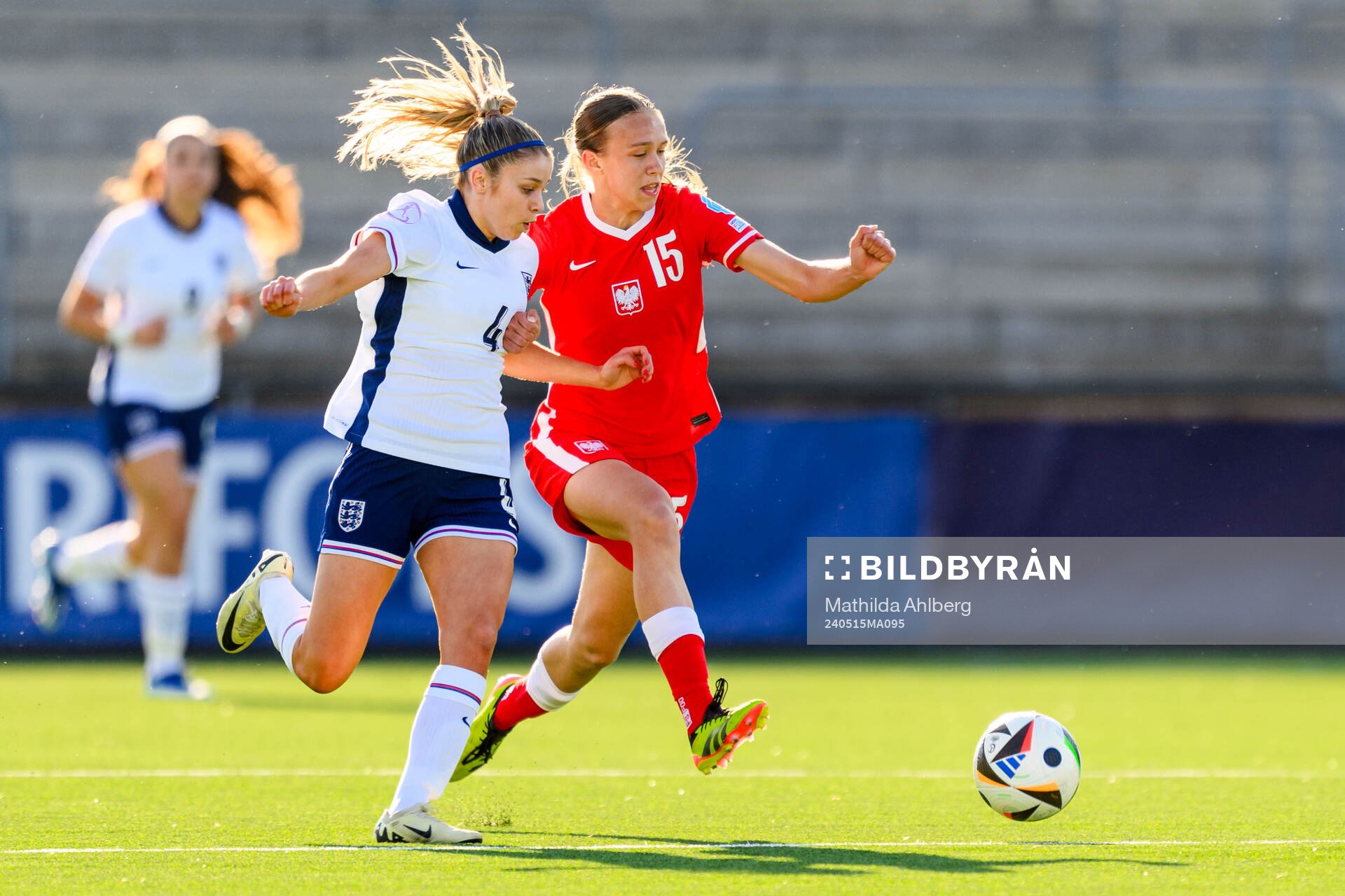 Laila Harbert of England and Weronika Arasniewicz of Poland