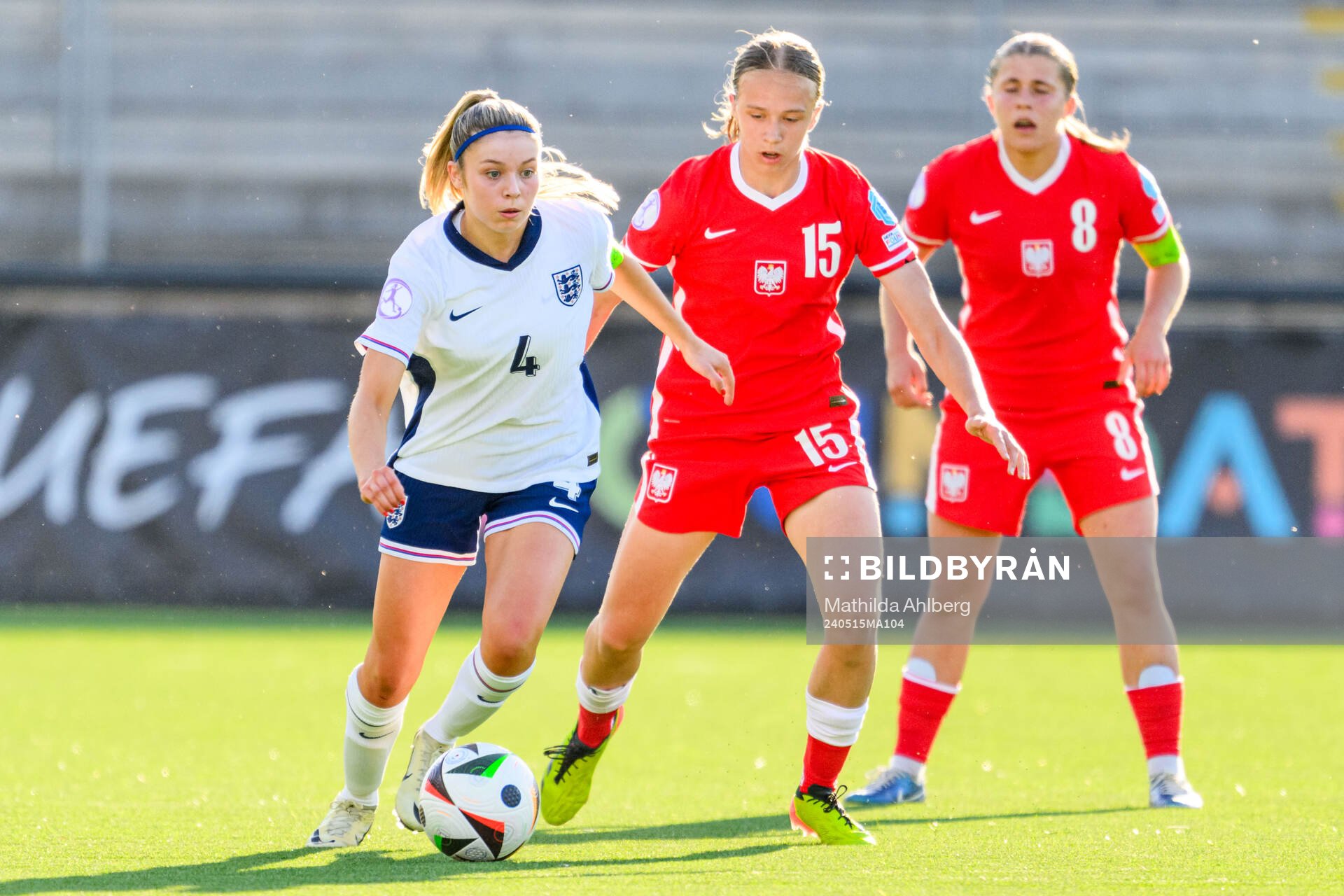 Laila Harbert of England and Weronika Arasniewicz of Poland
