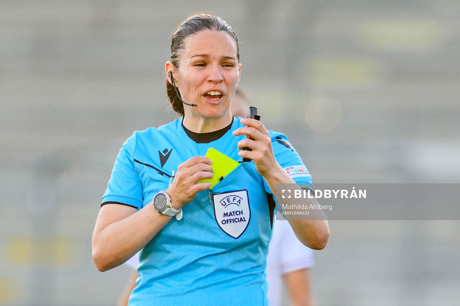 Referee Deborah Anex