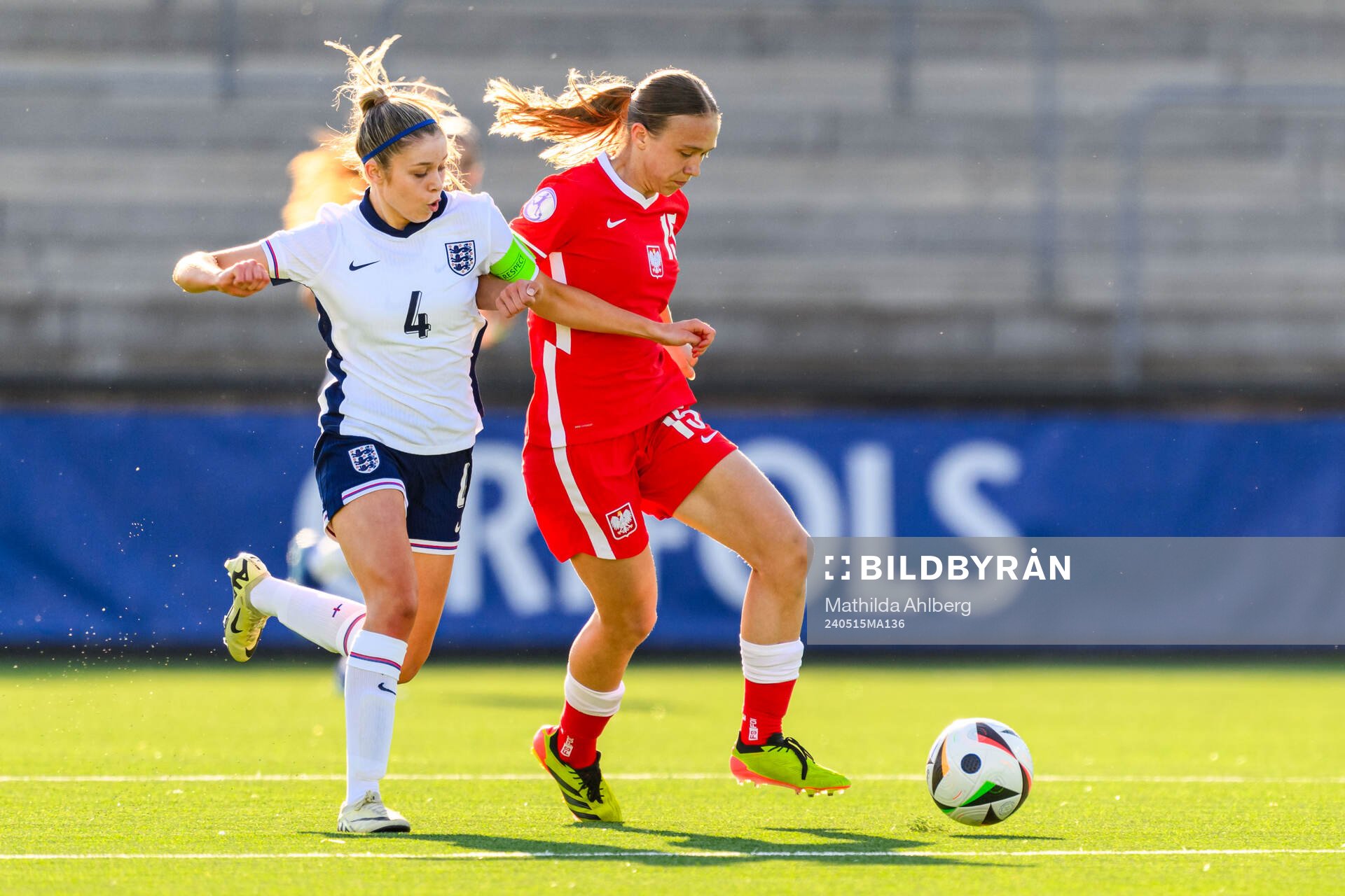 Laila Harbert of England and Weronika Arasniewicz of Poland