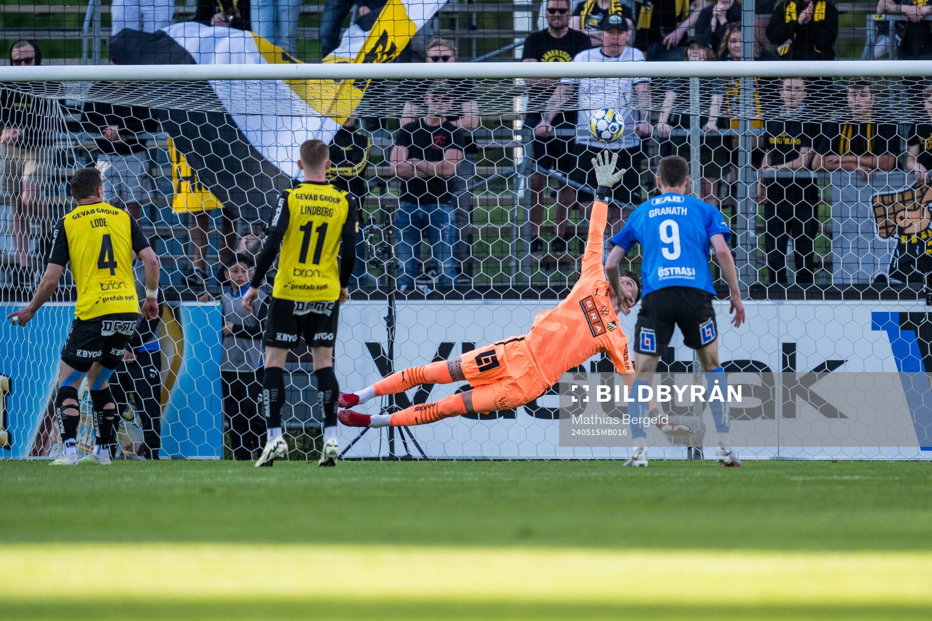 Halmstads Gabriel Wallentin (ej i bild) gör 1-0 bakom
