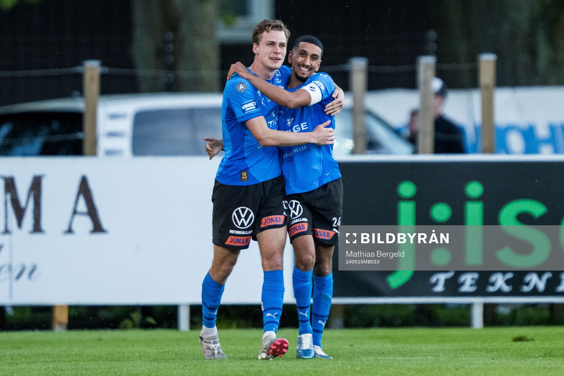 Halmstads Villiam Granath och Amir Al-Ammari jublar