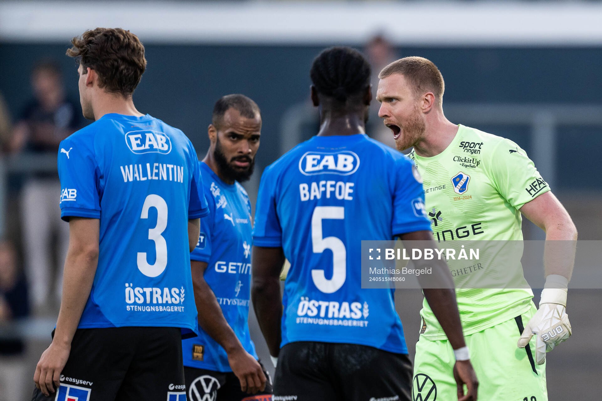 Halmstads målvakt Tim Erlandsson jublar