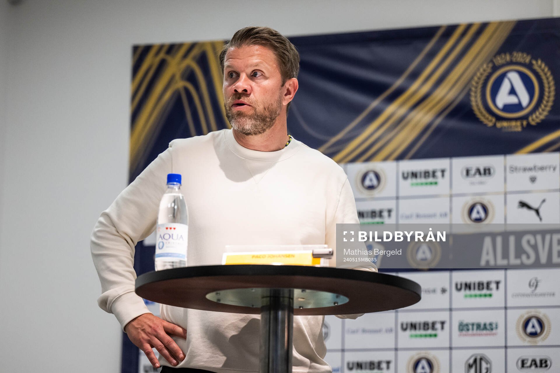 Häckens tränare Pål Arne Johansen på presskonferensen