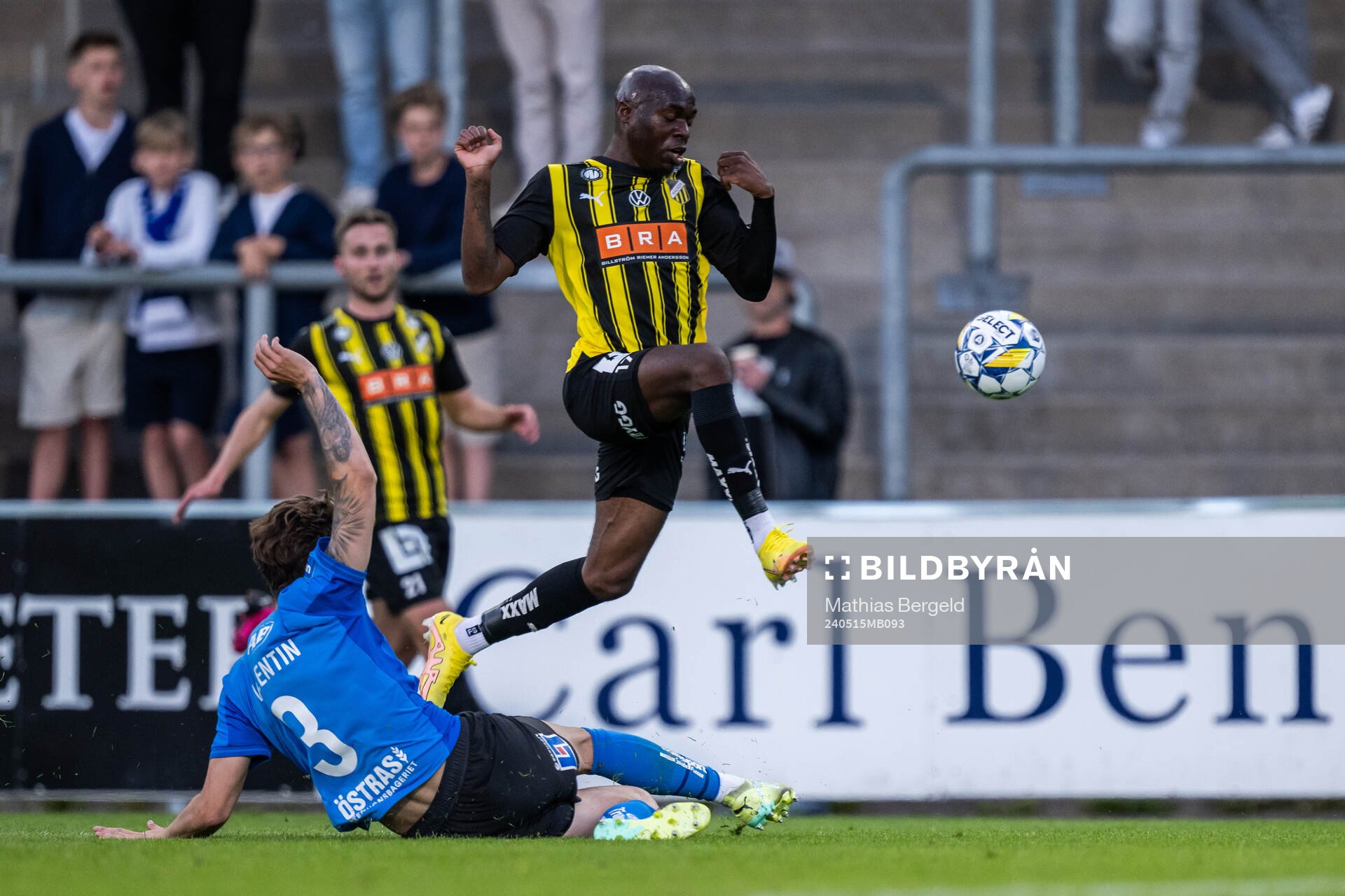 Halmstads Gabriel Wallentin och Häckens Edward Chilufya