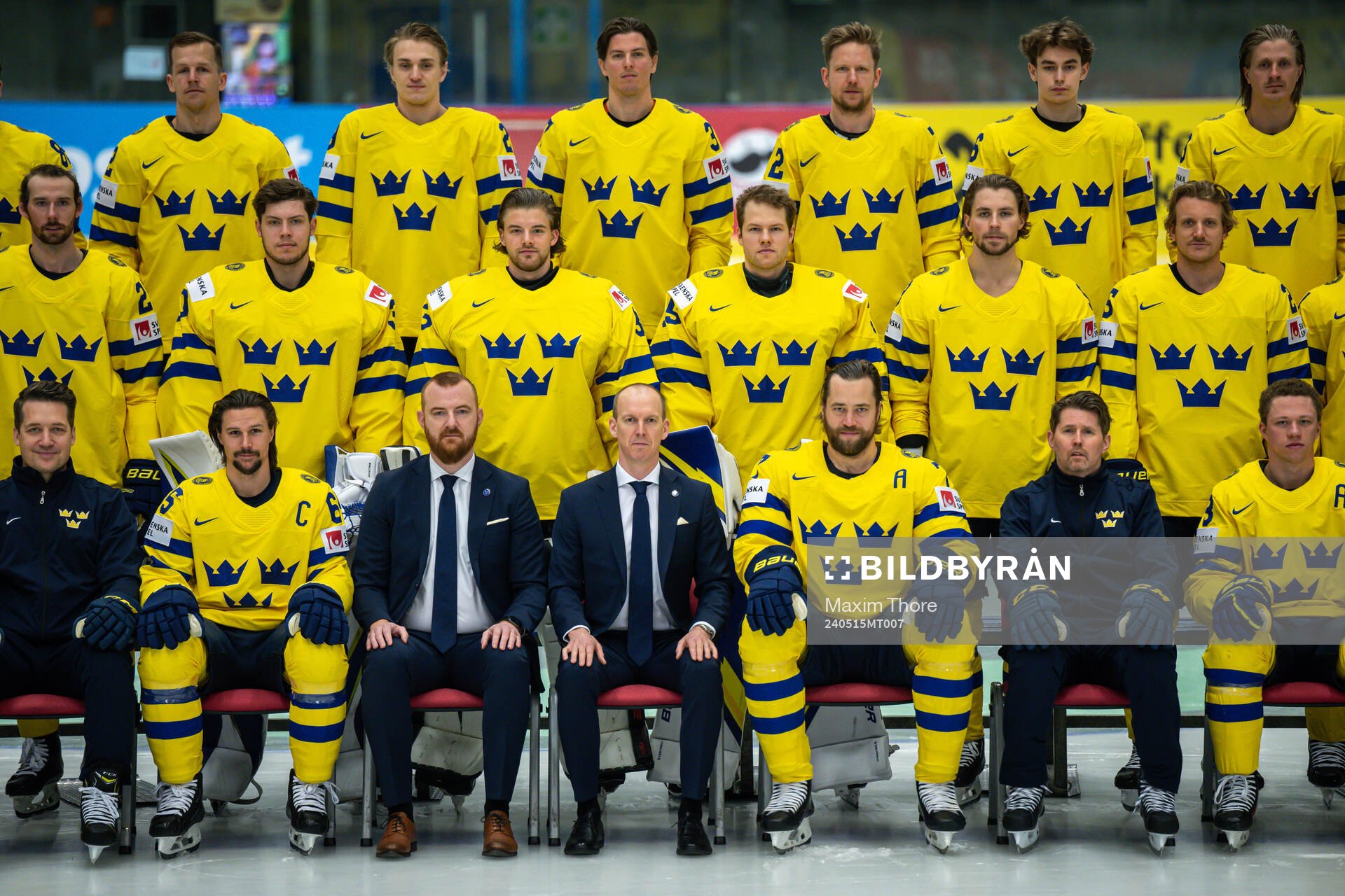Payers and staff pose for a team photo