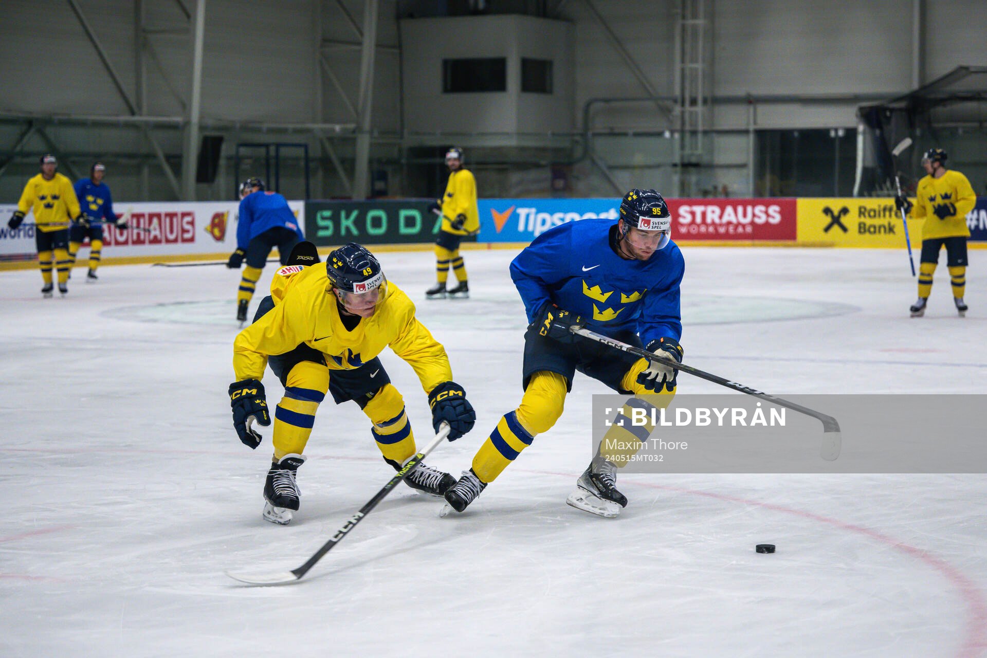 Fabian Zetterlund and André Burakovsky of Sweden at a