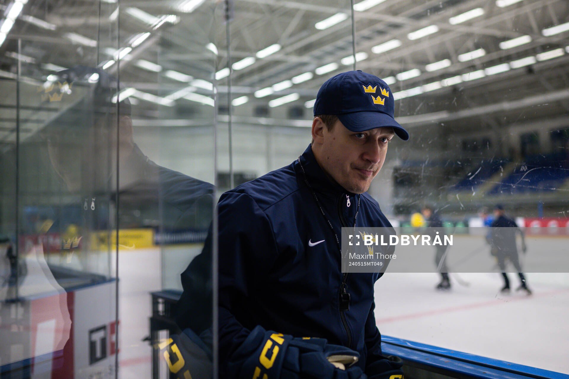 Head coach Sam Hallam of Sweden