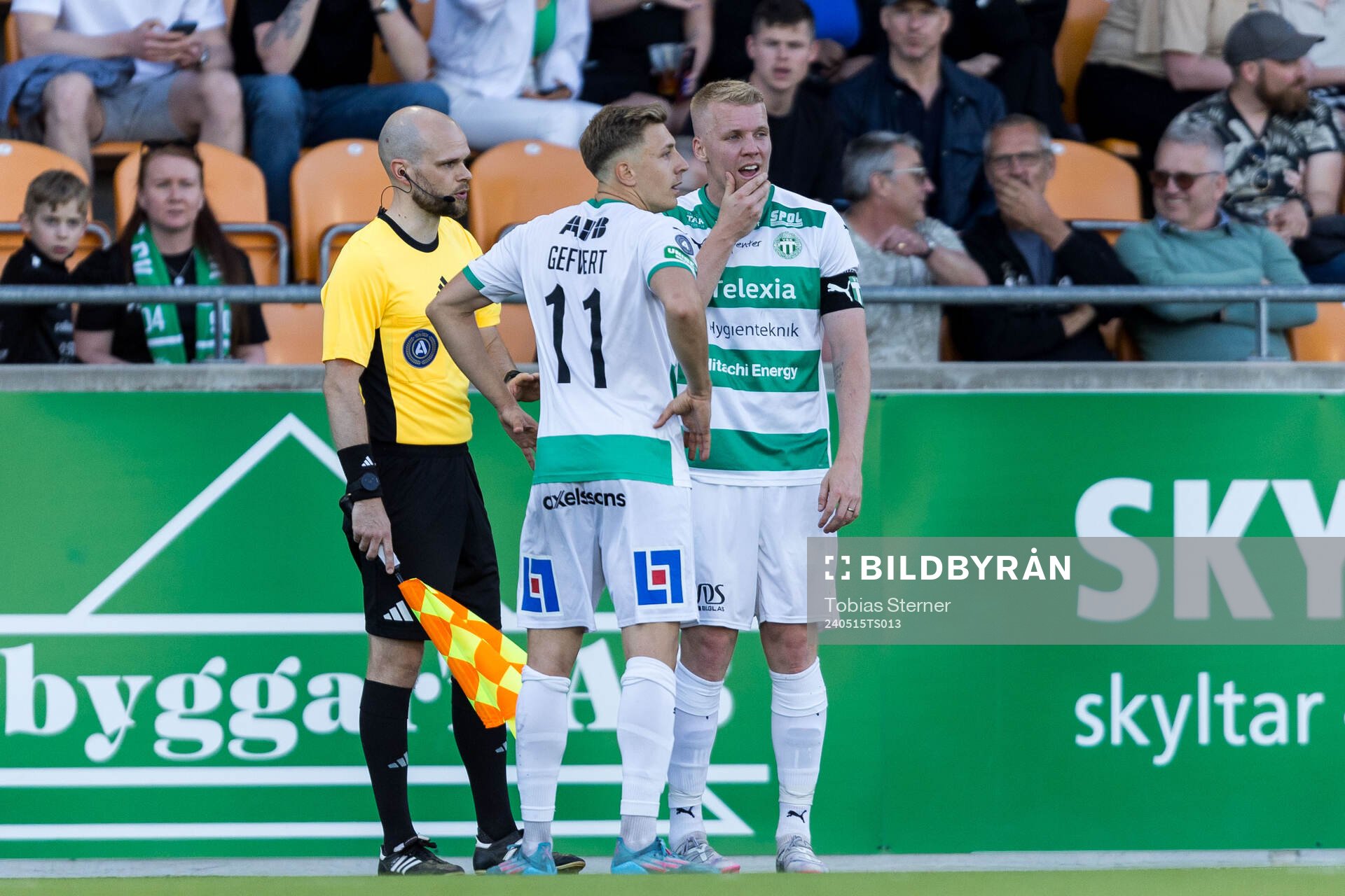 Västerås Simon Gefvert och Simon Johansson reagerar