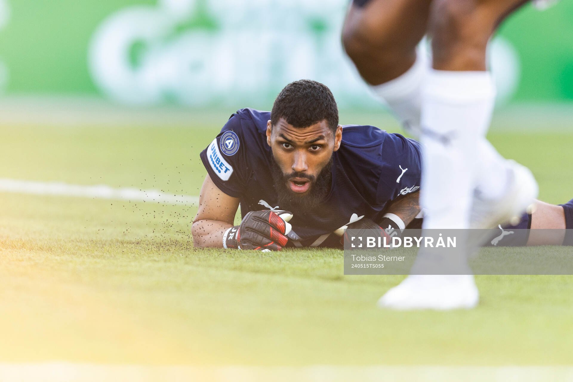 Värnamos målvakt Jonathan Ursin Rasheed under fotbollsmatchen i Allsvenskan mellan Västerås och Värnamo den 15 maj 2024 i Västerås. 