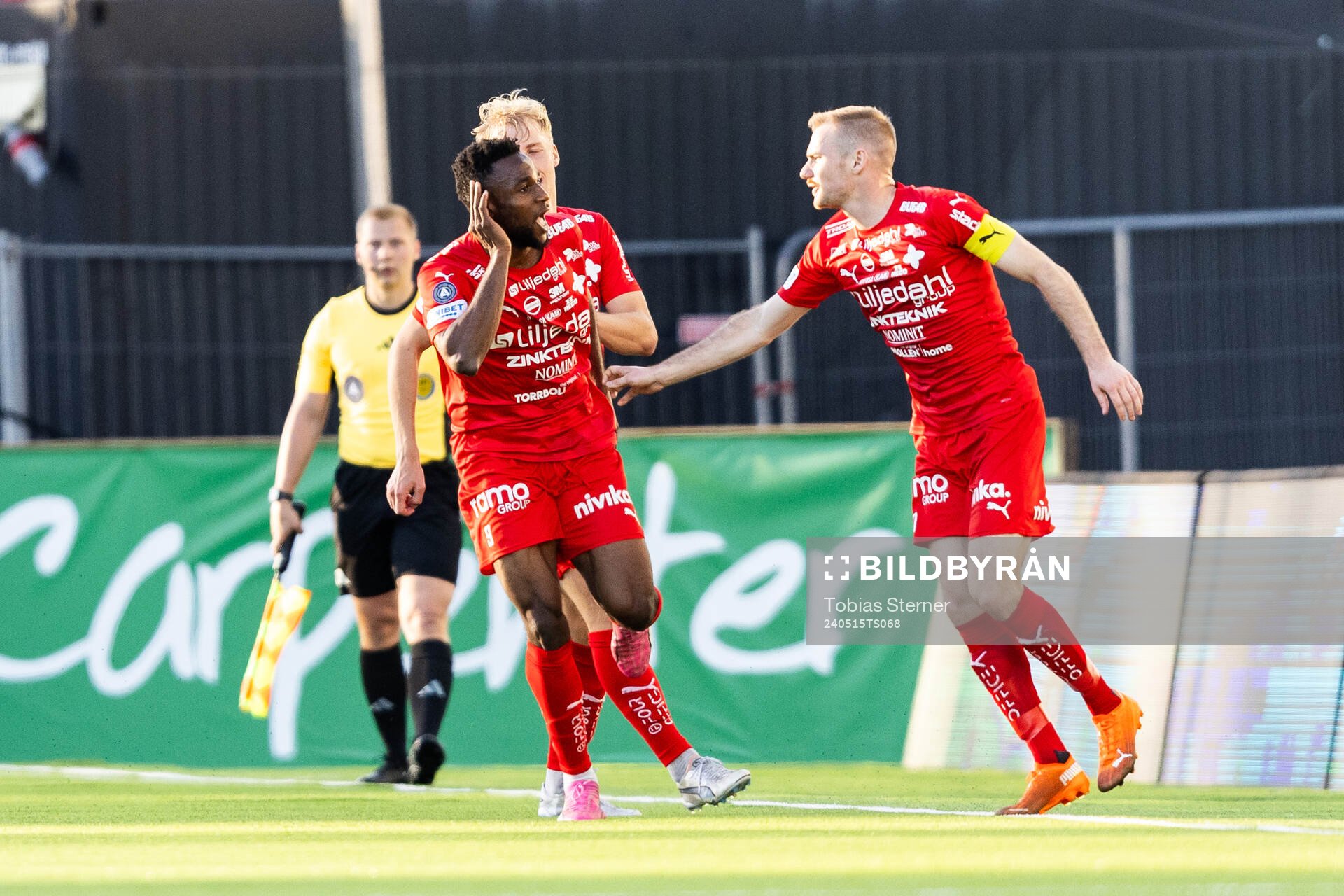 Värnamos Johnbosco Samuel Kalu jublar