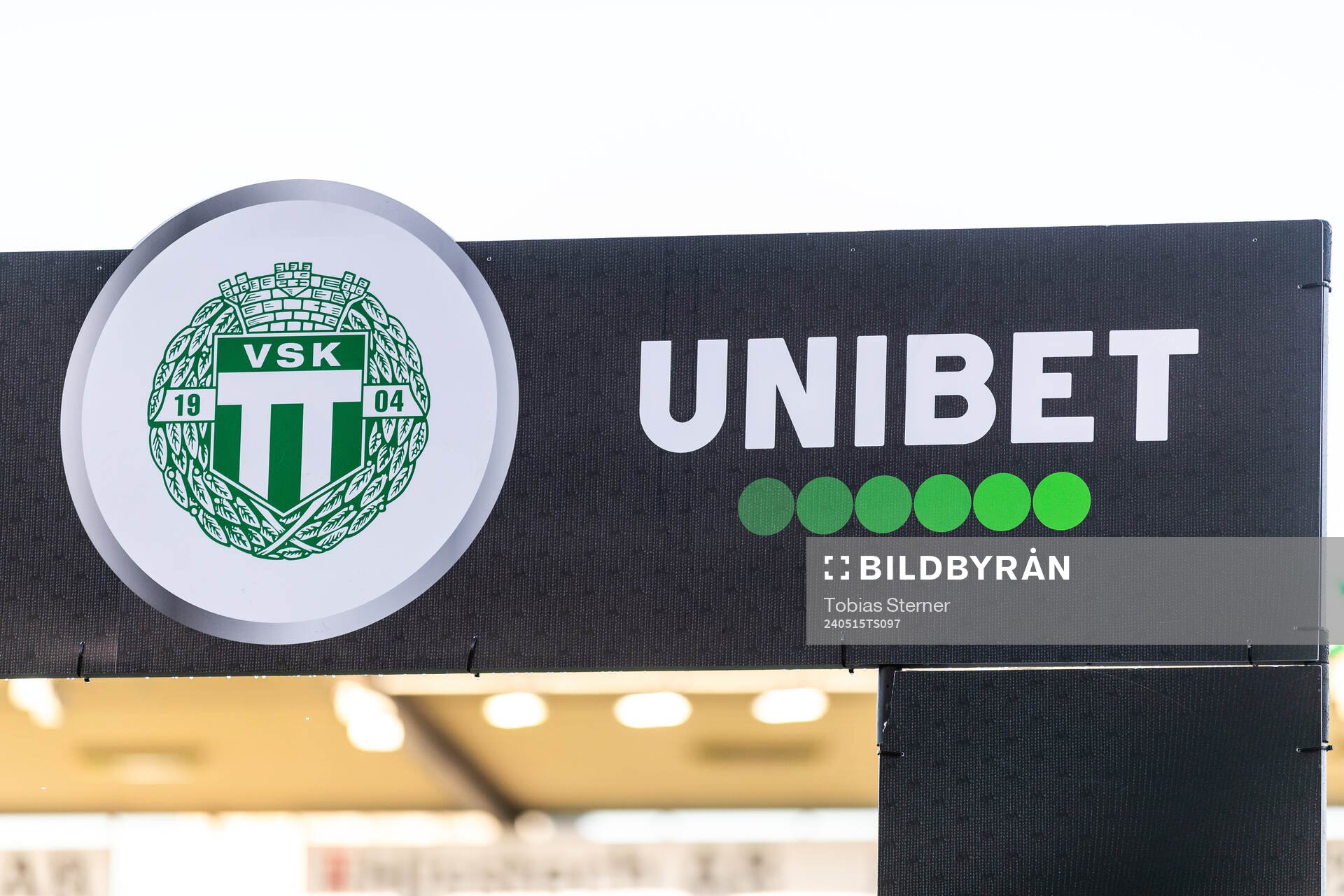 Västerås och Unibets logga på en skylt inför fotbollsmatchen i Allsvenskan mellan Västerås och Värnamo den 15 maj 2024 i Västerås. 