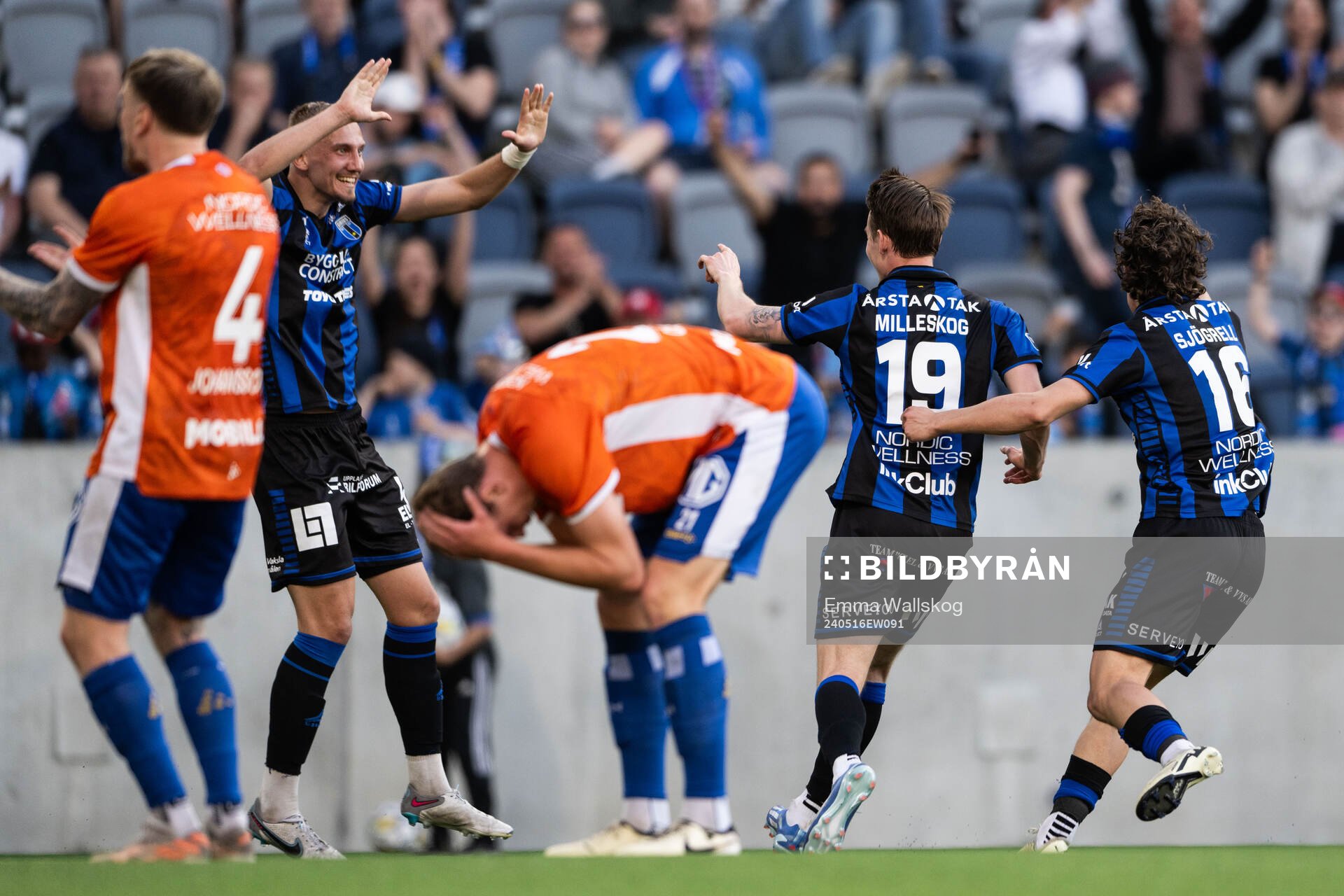 Sirius Noel Milleskog jublar med Jakob Voelkerling Persson