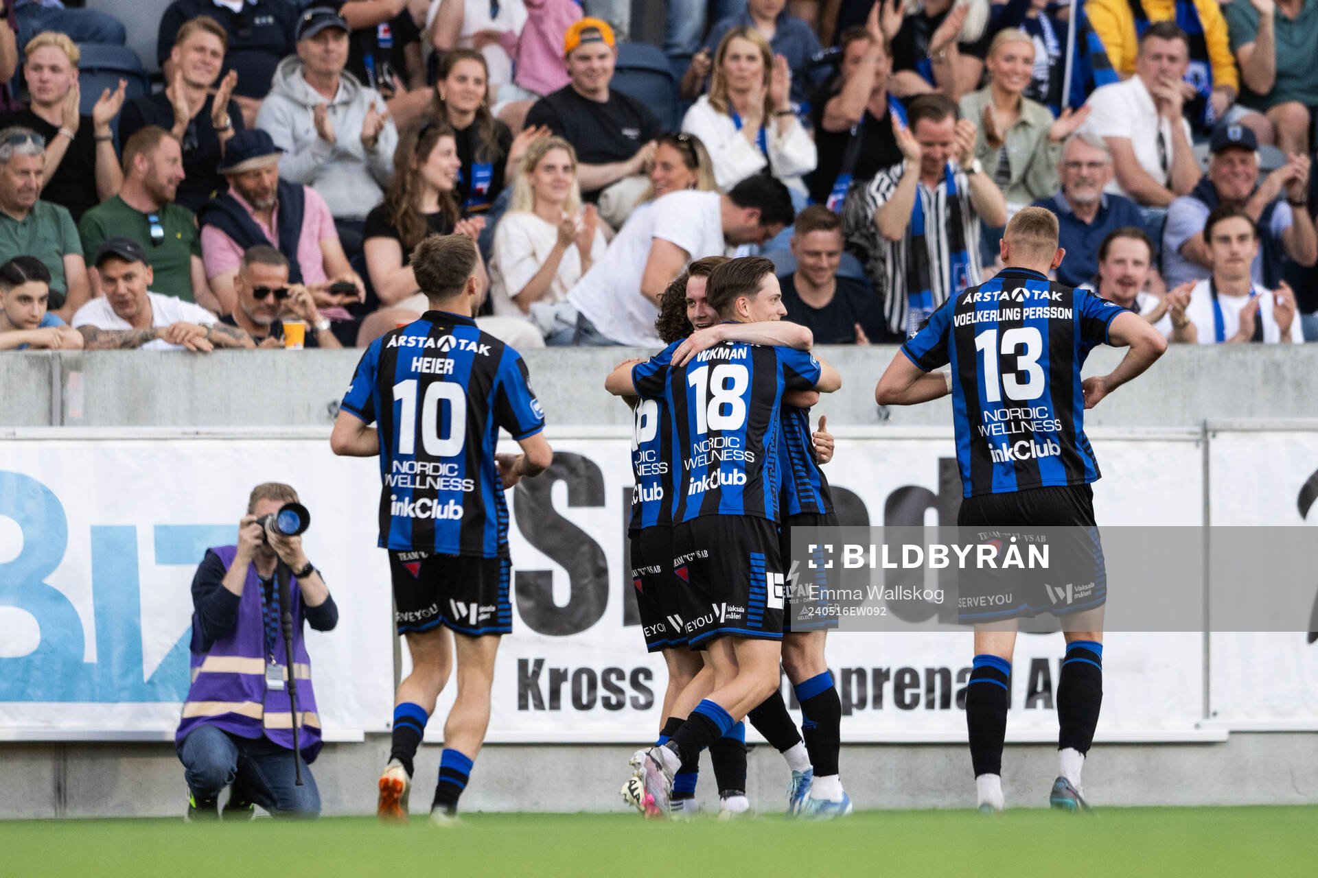 Sirius Noel Milleskog jublar med lagkamrater