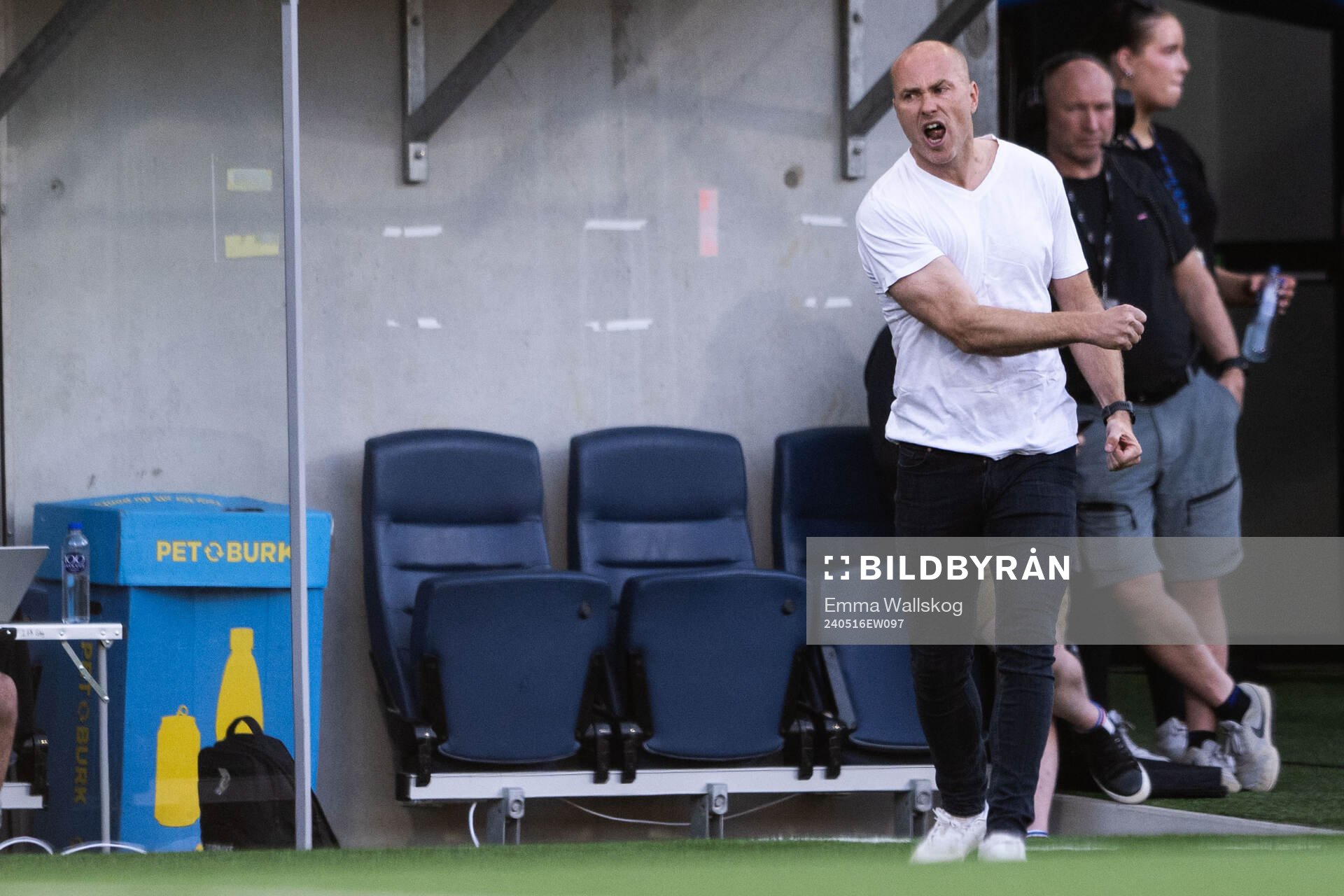 IFK Göteborgs tränare Jens Berthel Askou reagerar