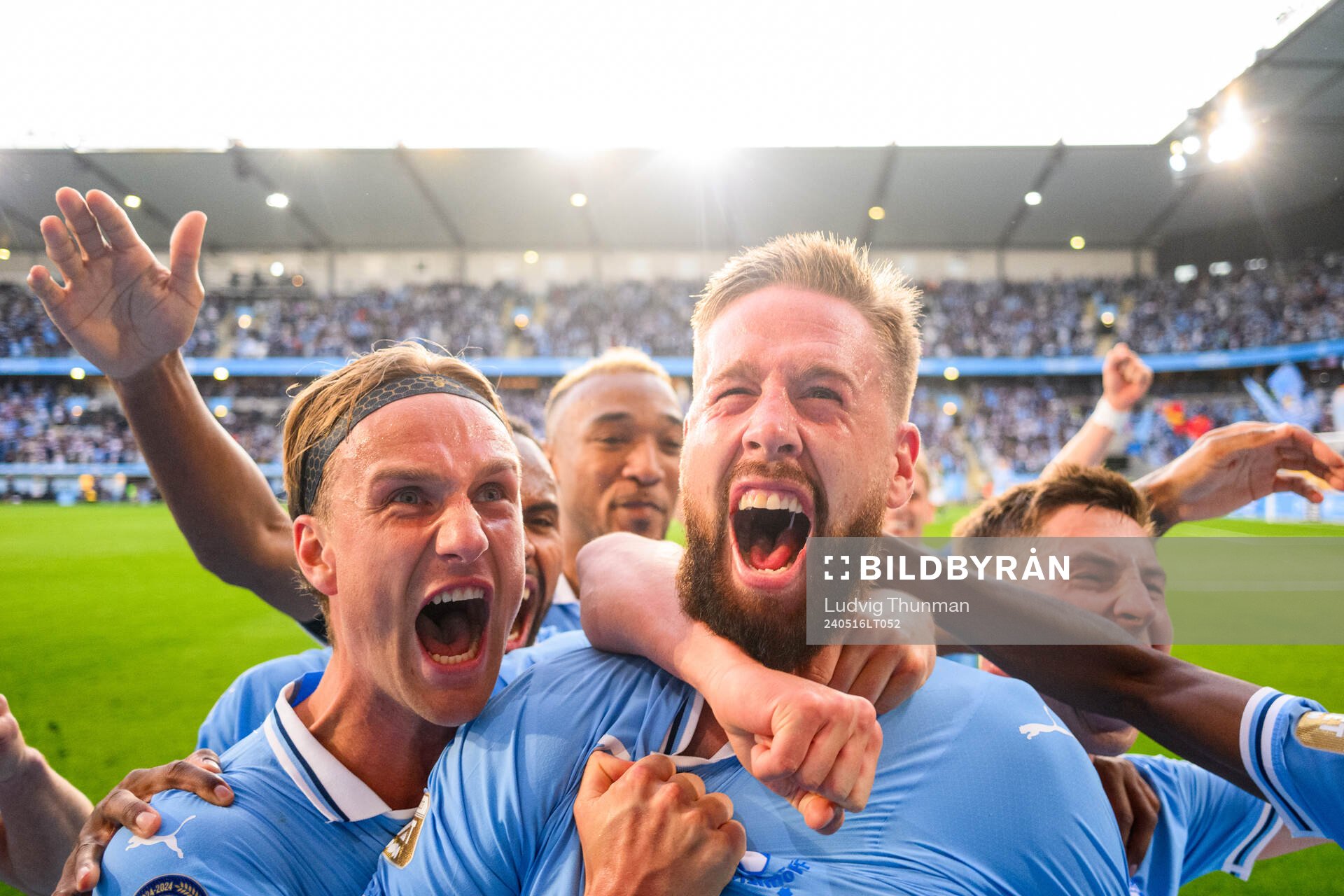 Malmö FFs Pontus Jansson jublar med lagkamrater