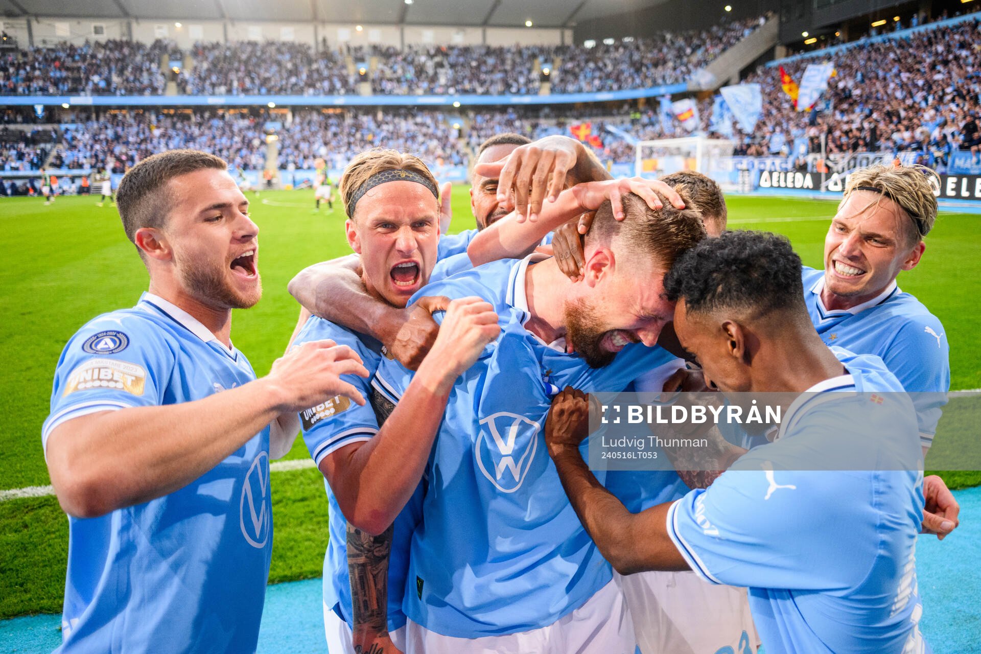 Malmö FFs Pontus Jansson jublar med lagkamrater
