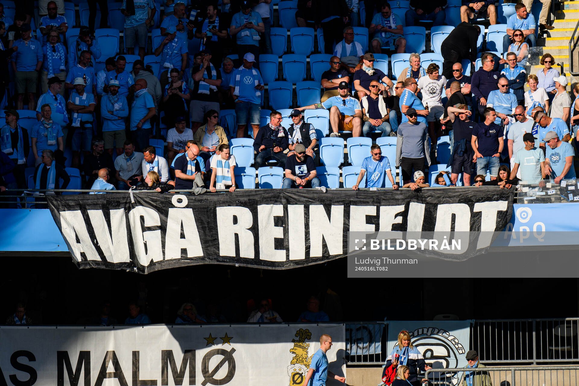 Banderoll med texten Avgå Reinfeld från Malmö klacken
