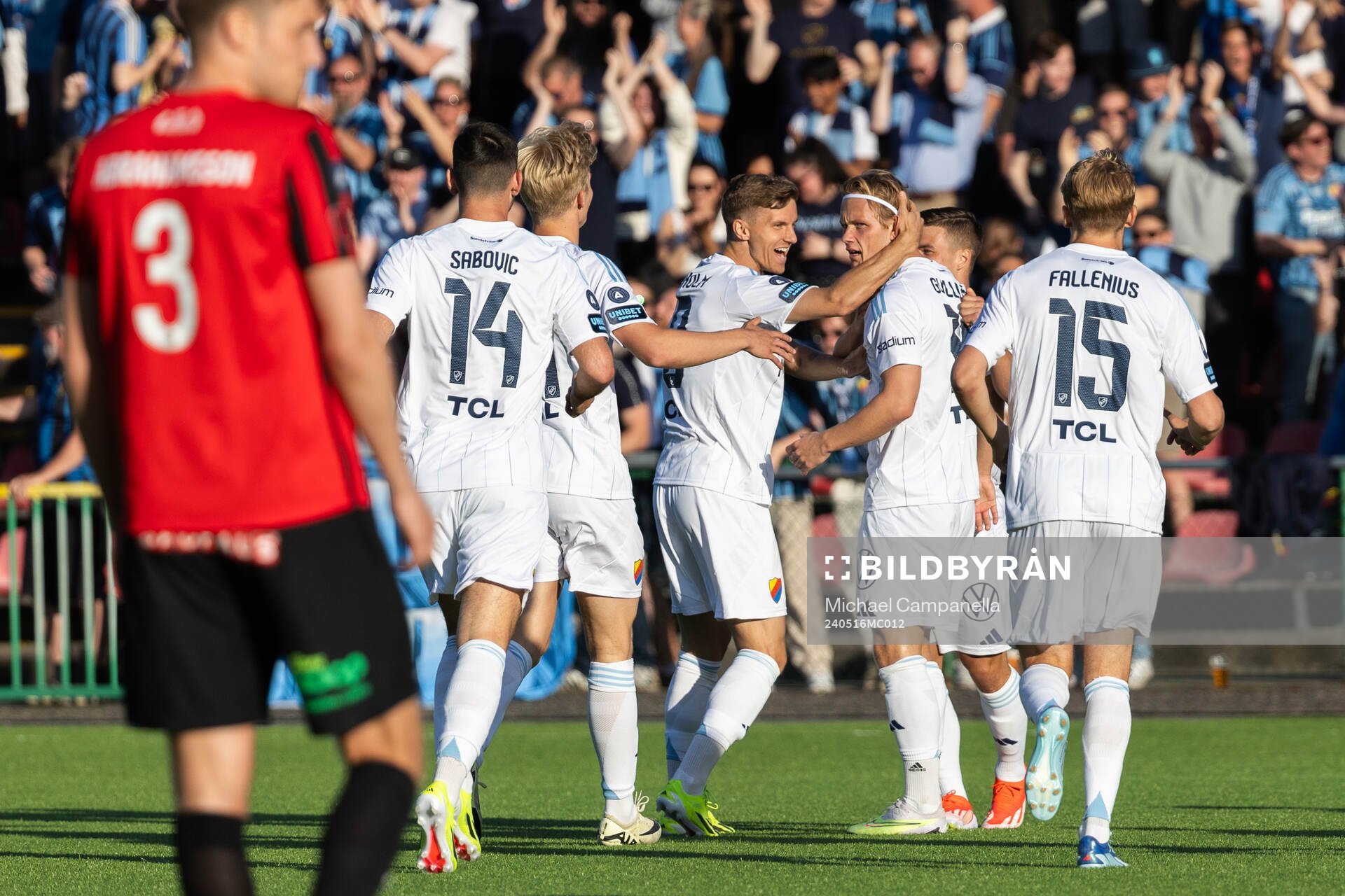 Djurgårdens Tobias Gulliksen jublar med lagkamrater