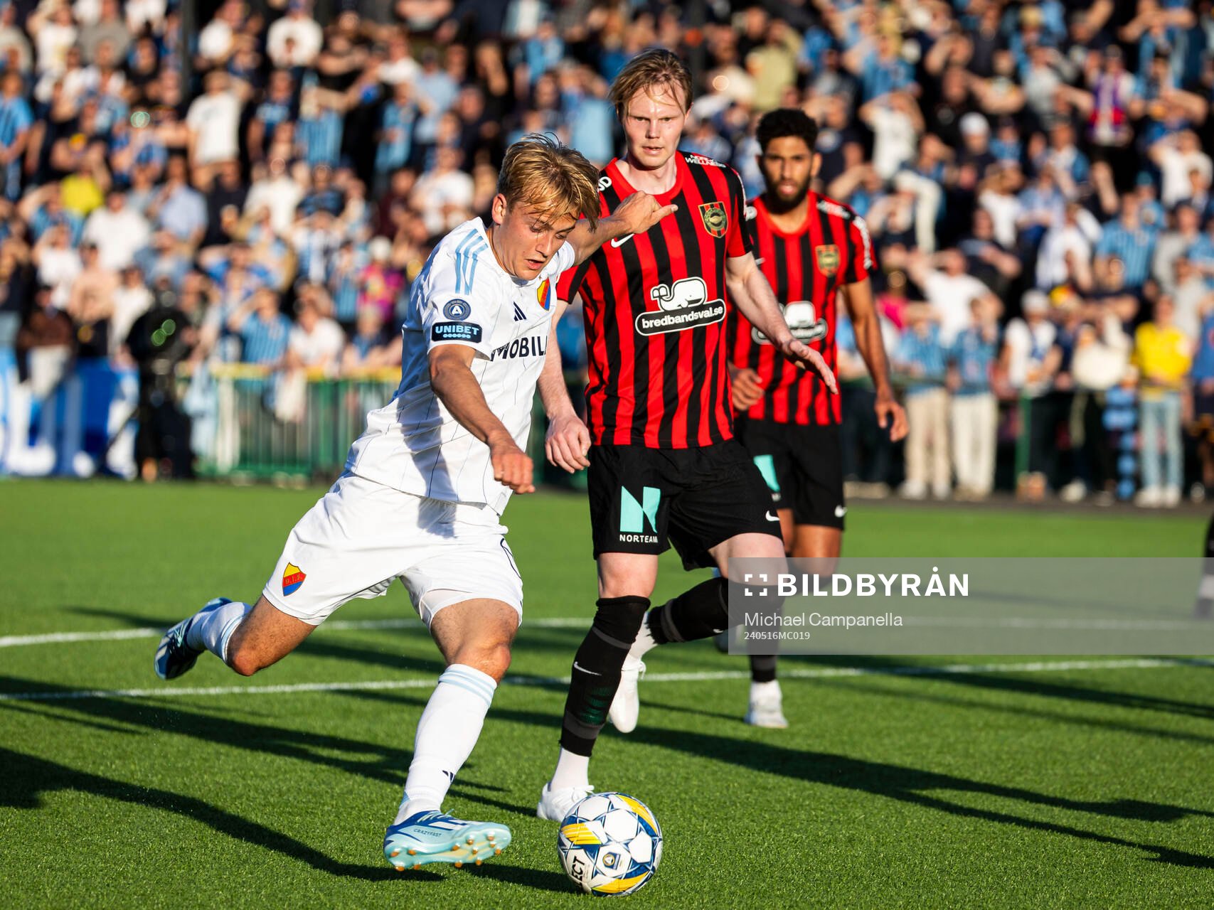 Djurgårdens Oskar Fallenius mot Brommapojkarnas Tim Waker