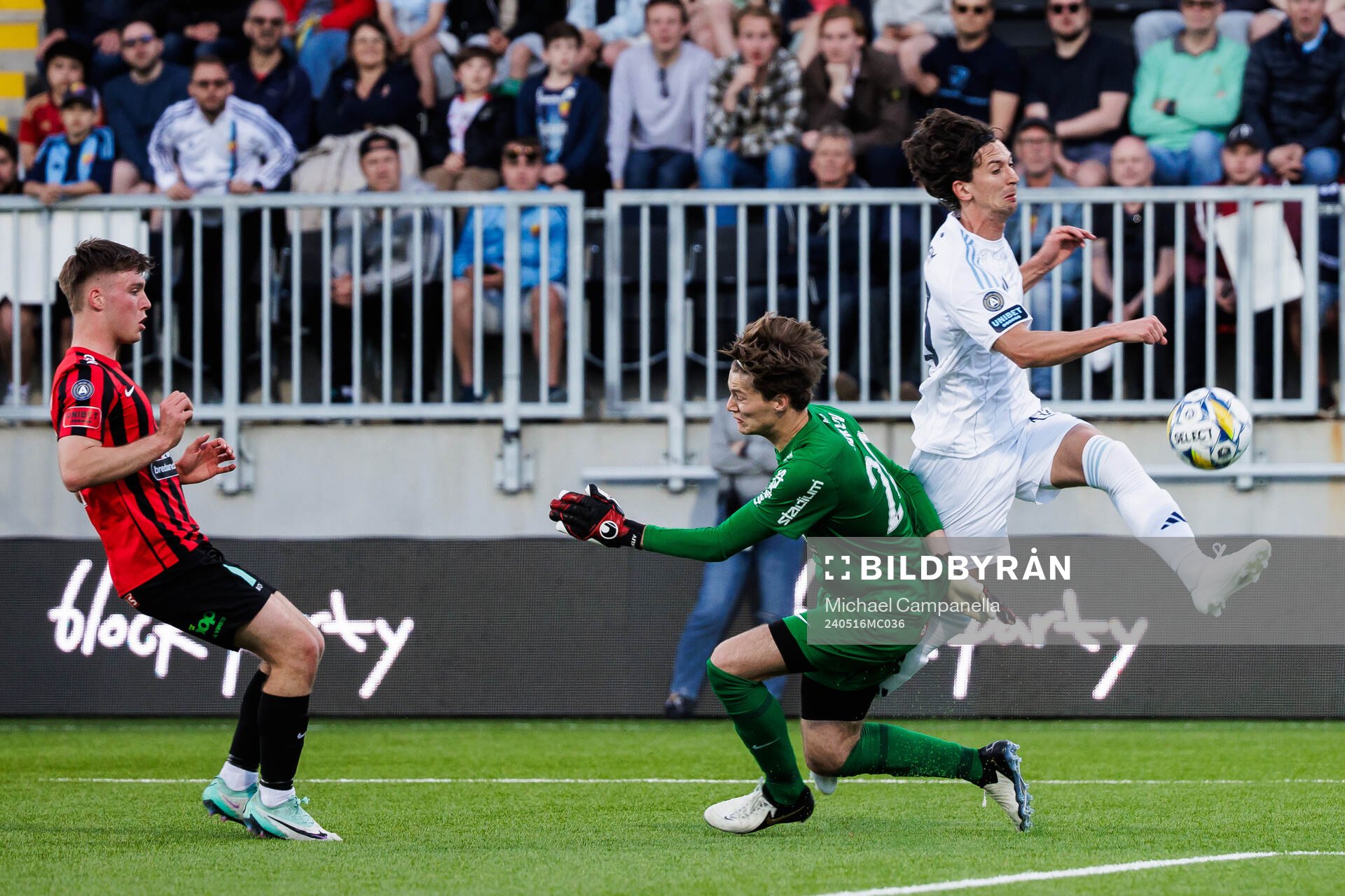 Djurgårdens Gustav Wikheim och Brommapojkarnas målvakt