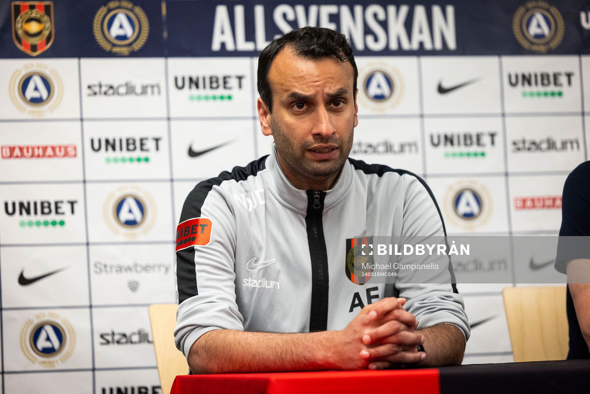 Brommapojkarnas tränare Andreas Engelmark på en