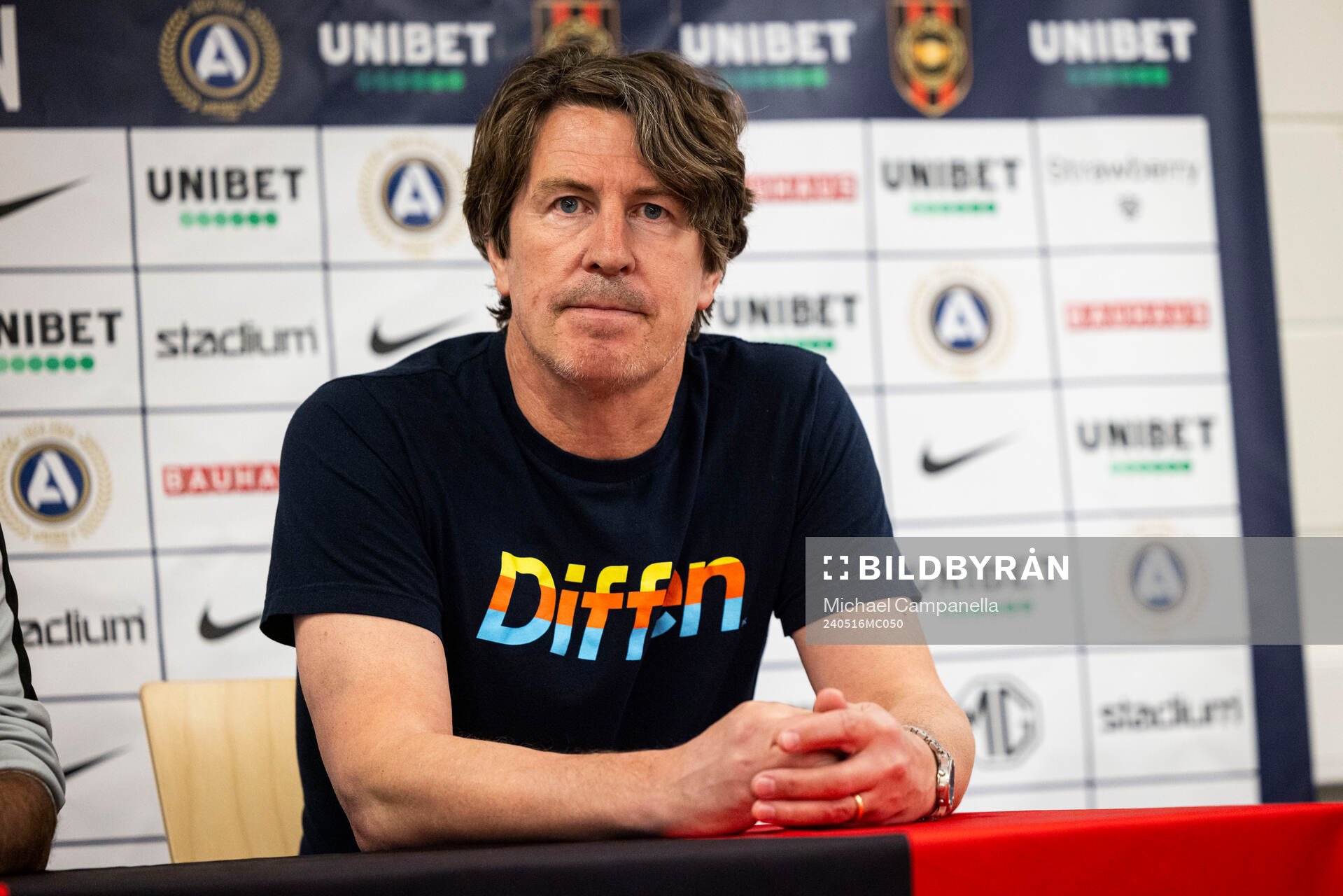 Djurgårdens tränare Thomas Lagerlöf på en presskonferens