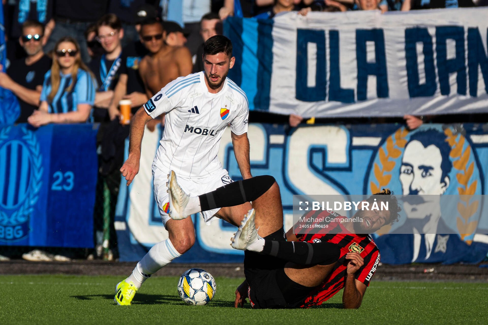 Djurgårdens Besard Sabovic mot Brommapojkarnas Paya Pichkah
