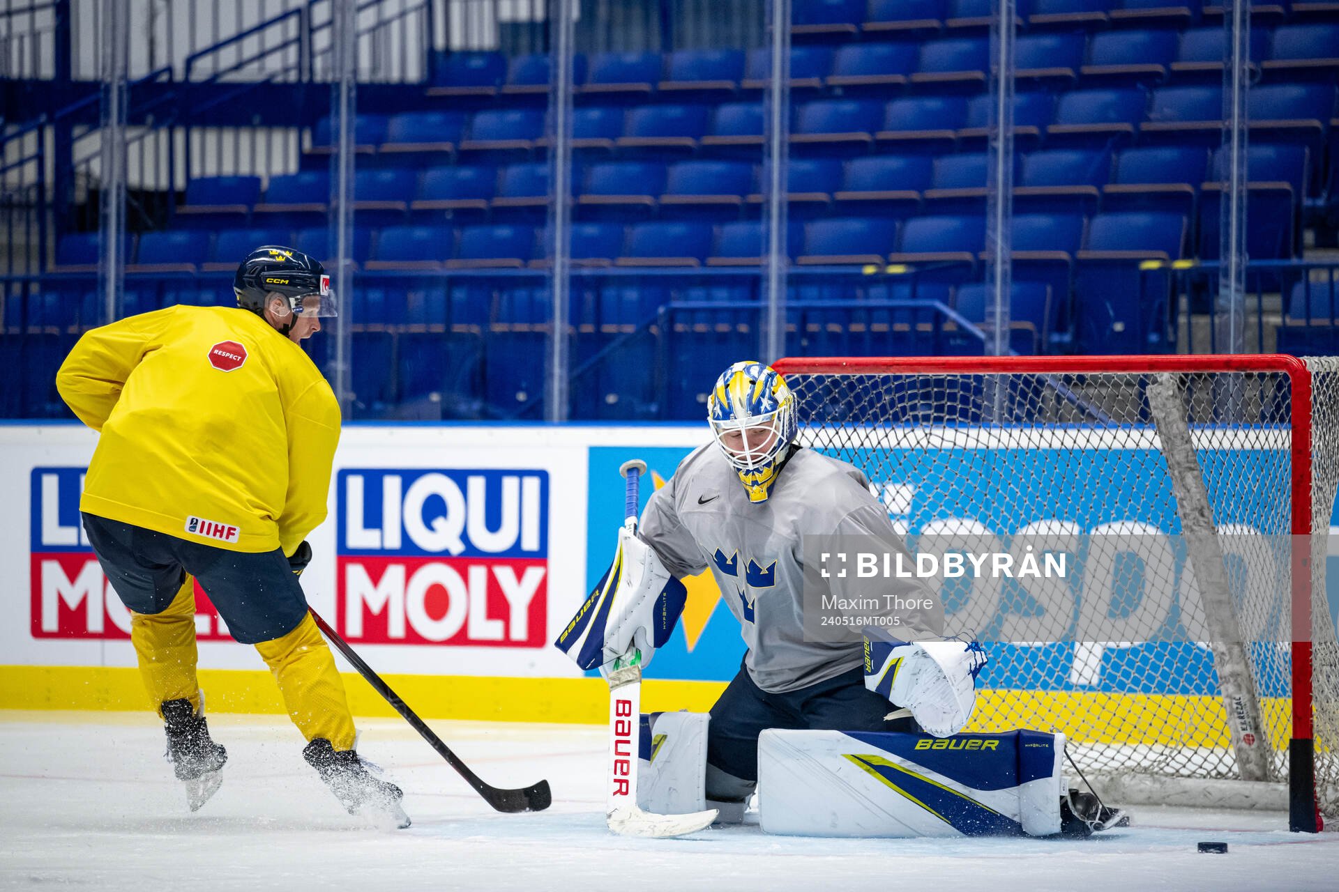 Max Friberg and goaltender Jesper Wallstedt of Sweden at a