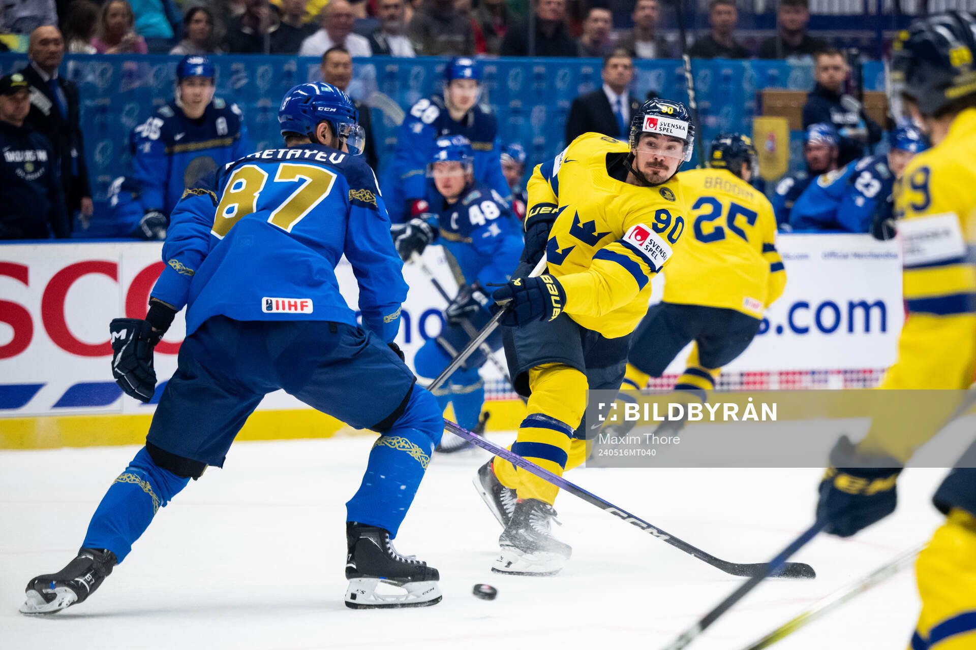 Marcus Johansson of Sweden scores 0-1