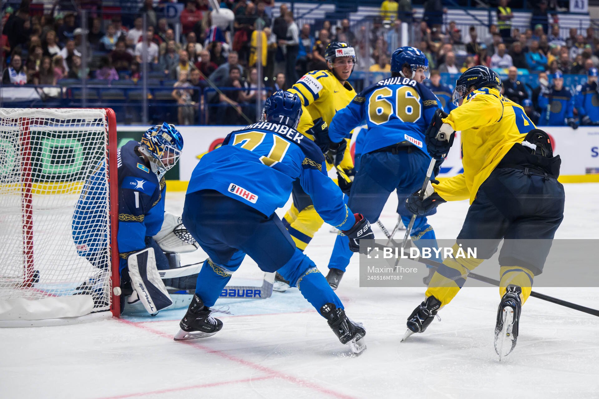 Fabian Zetterlund of Sweden scores the 0-3 goal