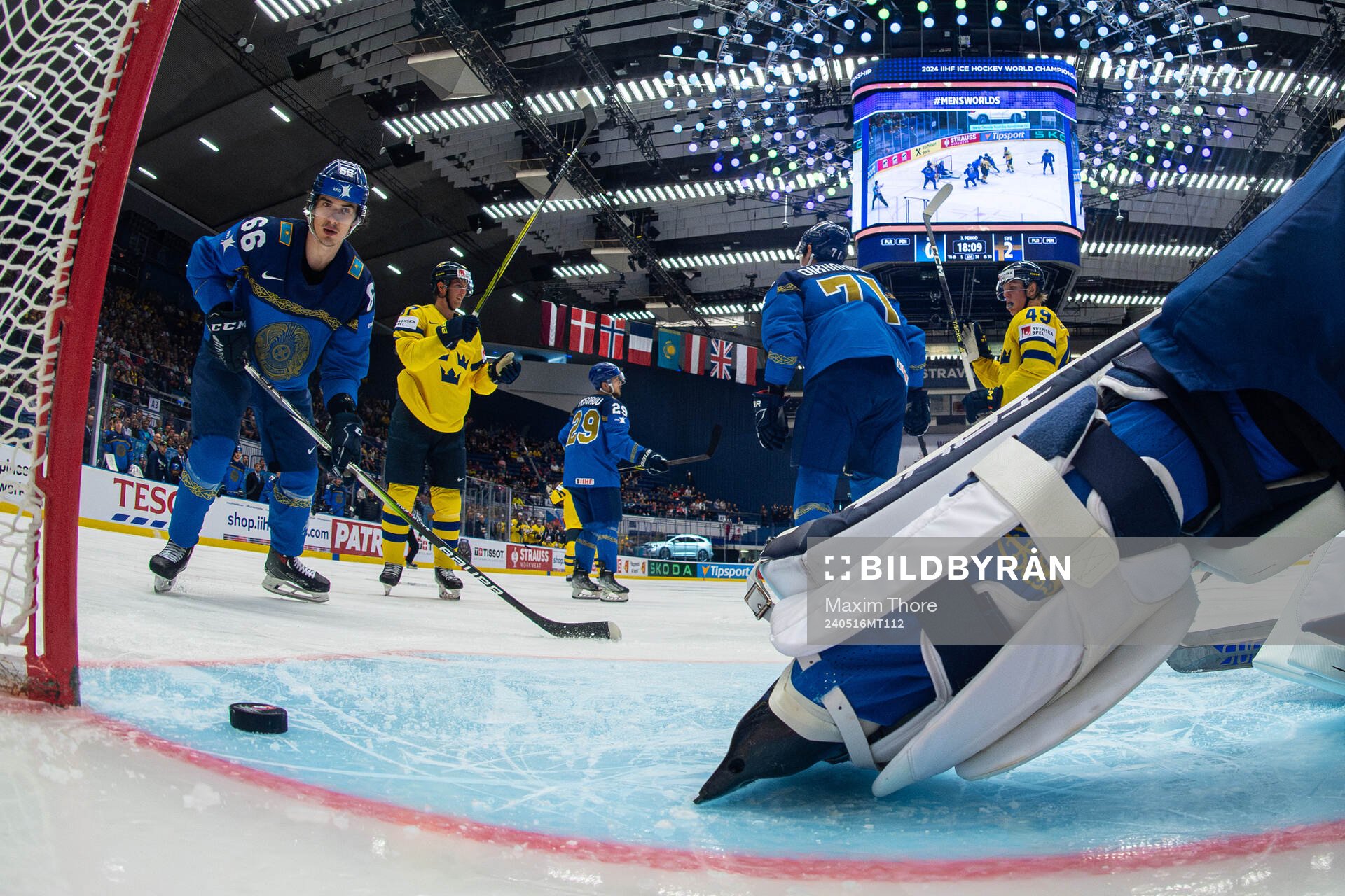 Fabian Zetterlund and Isac Lundeström of Sweden celebrate