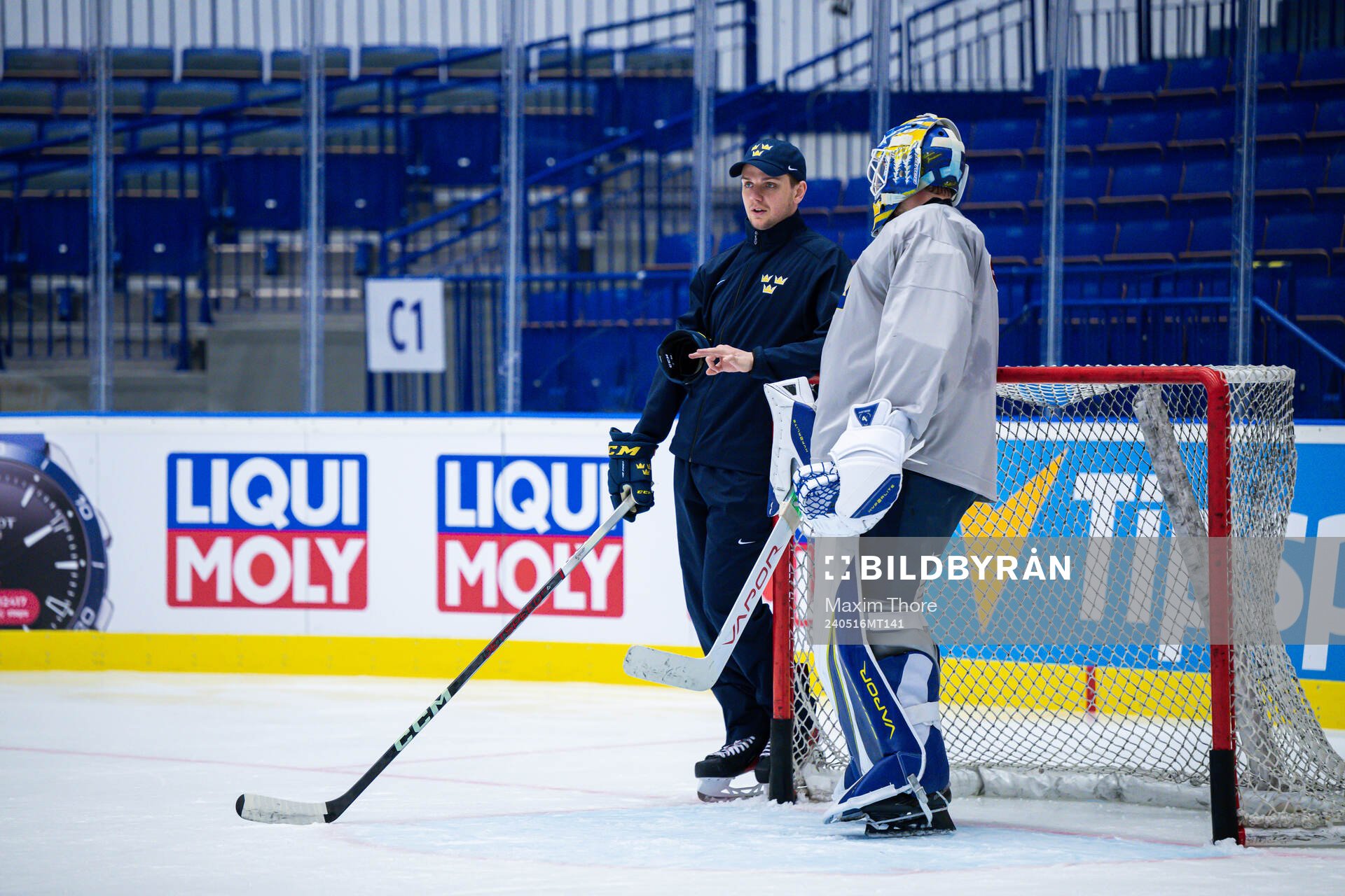 Goaltender coach Anthon Hansson and goaltender Jesper