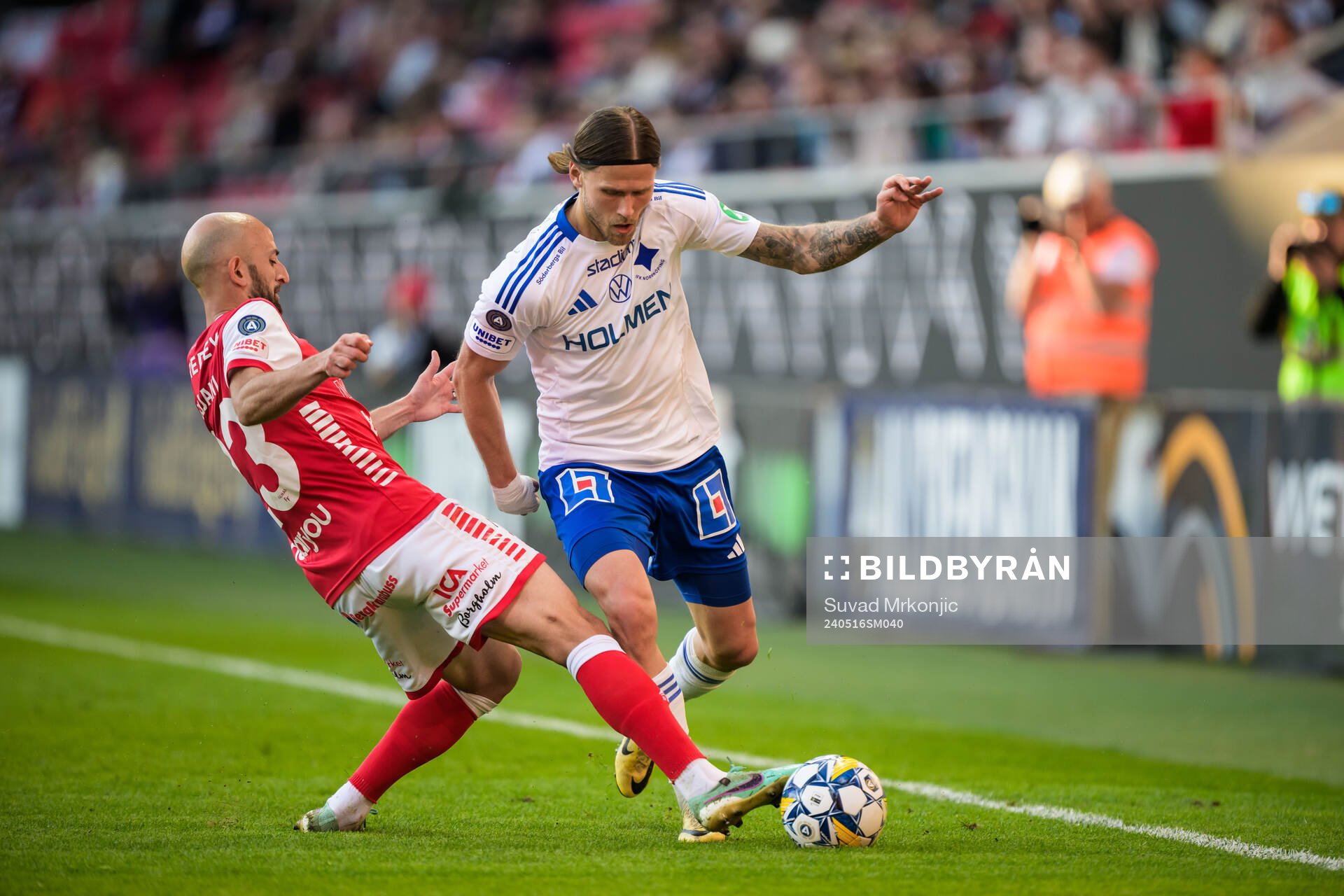 Kalmars Robert Gojani och IFK Norrköpings Arnor Traustason