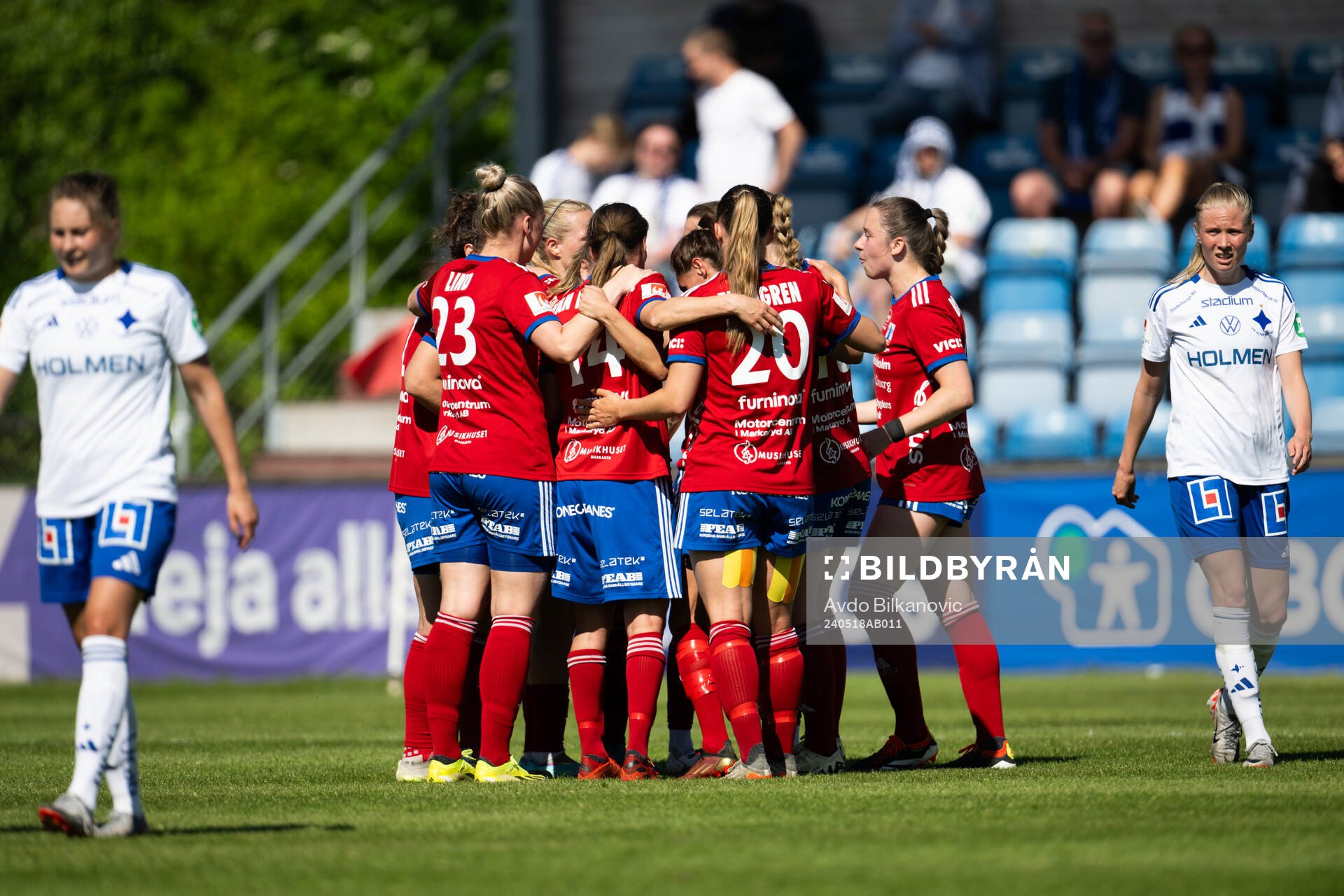 Vittsjös Kayla Adamek jublar