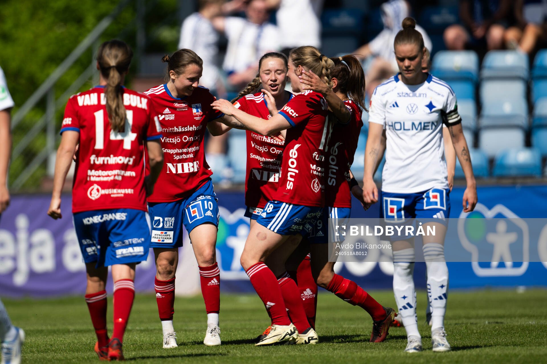 Vittsjös Kayla Adamek jublar