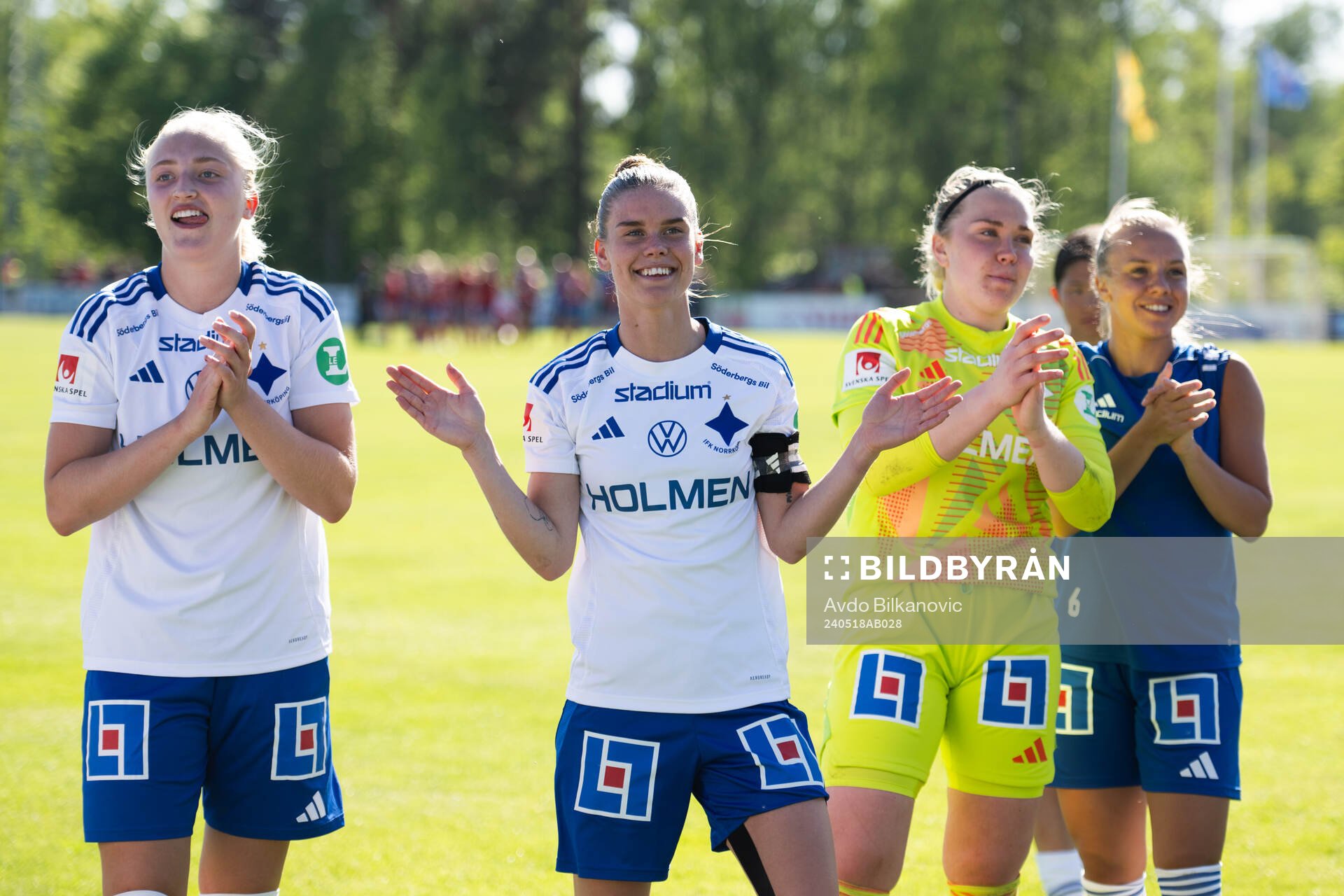 IFK Norrköpings My Cato jublar efter slutsignalen under fotbollsmatchen i Damallsvenskan mellan Vittsjö och IFK Norrköping den 18 maj 2024 i Vittsjö.