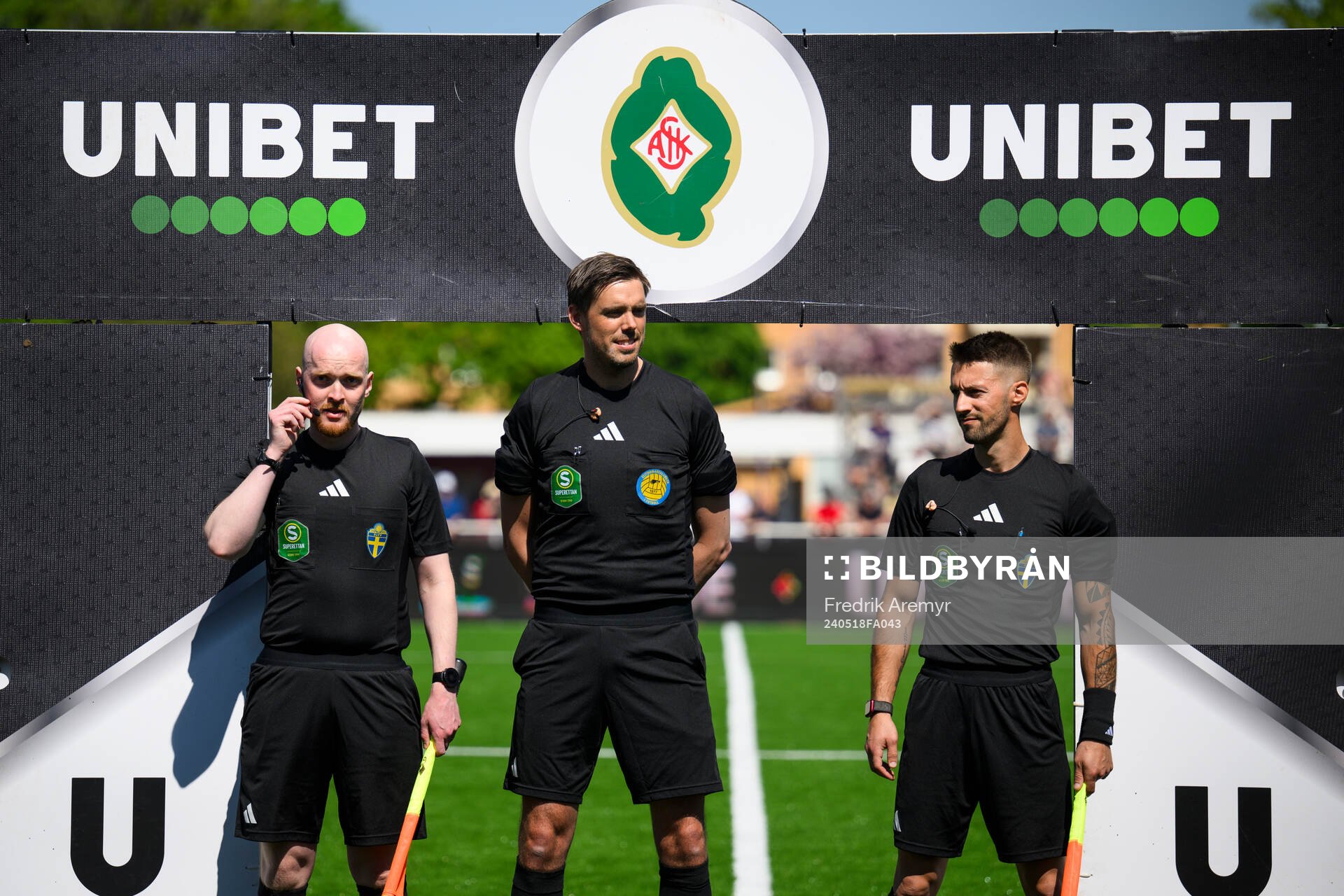 Dommartrion bestående av Assisterande domare Henrik Melin , Domare Magnus Lindgren  och Assisterande domare Luke Kyqyku inför fotbollsmatchen i Superettan mellan Skövde AIK och Östersund den 18 maj 2024 i Skövde. 